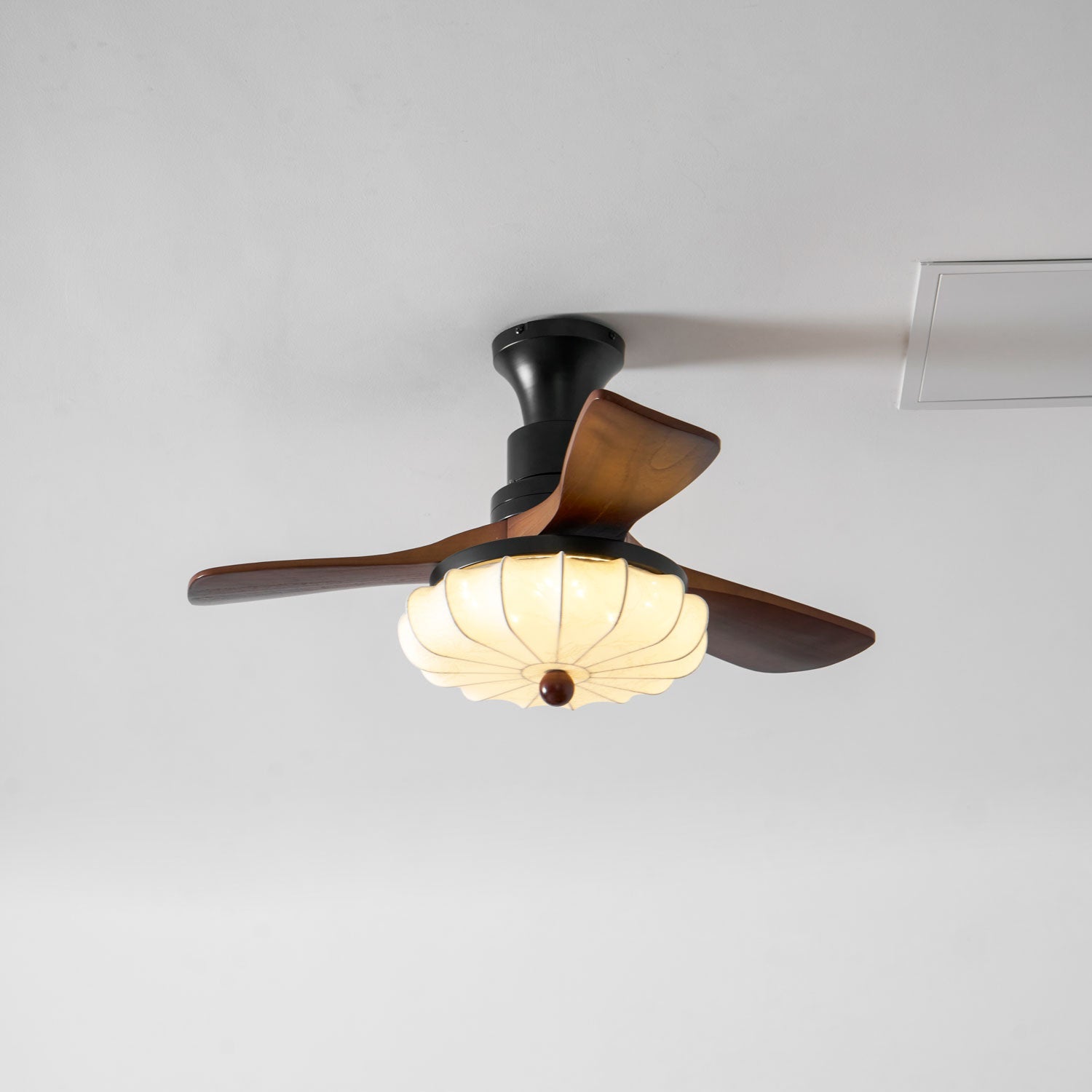 Jasper Bloom Deckenventilatorleuchte, Demonstration der Rückwärtsfunktion