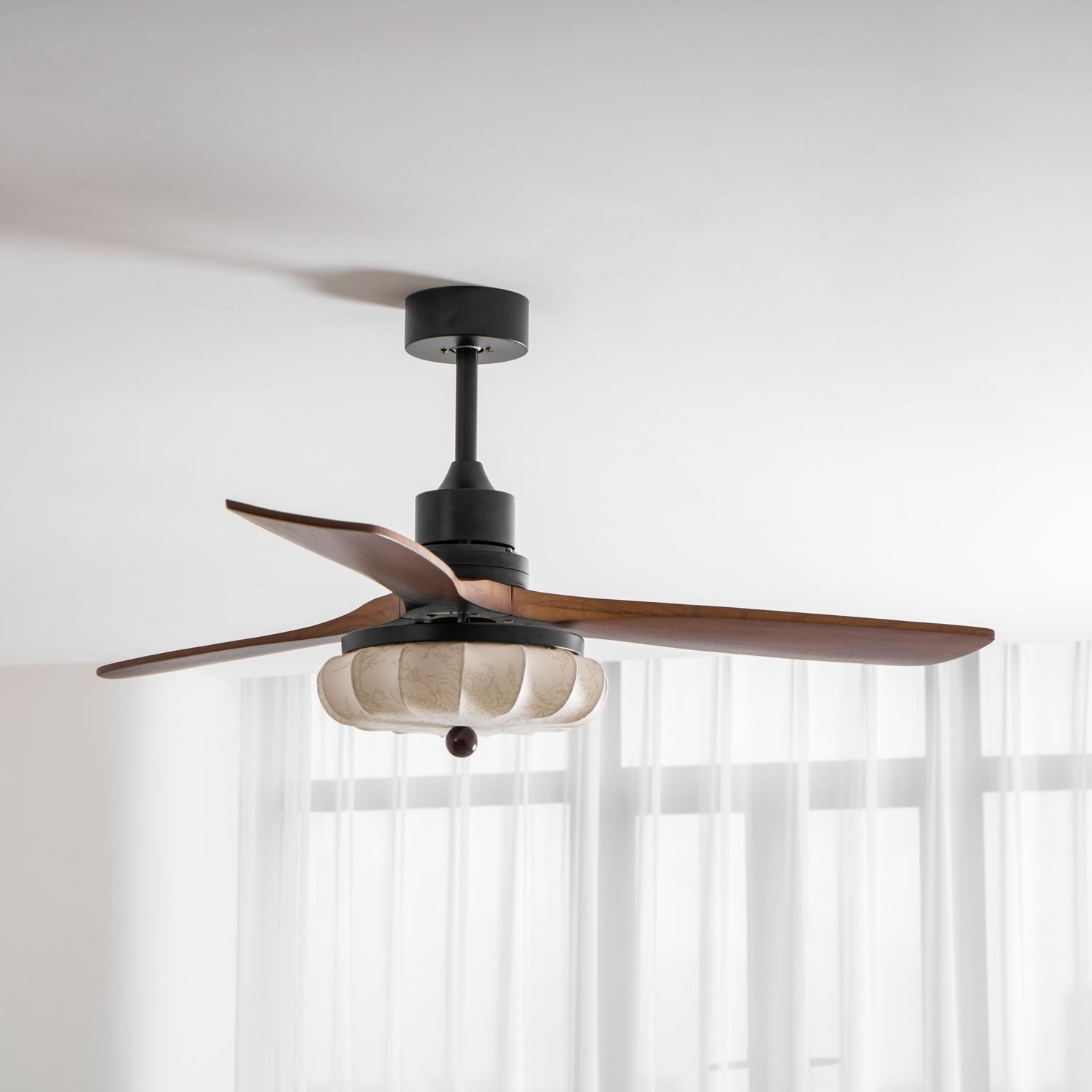 Jasper Bloom Deckenventilatorleuchte, Nahaufnahme der Verkabelung