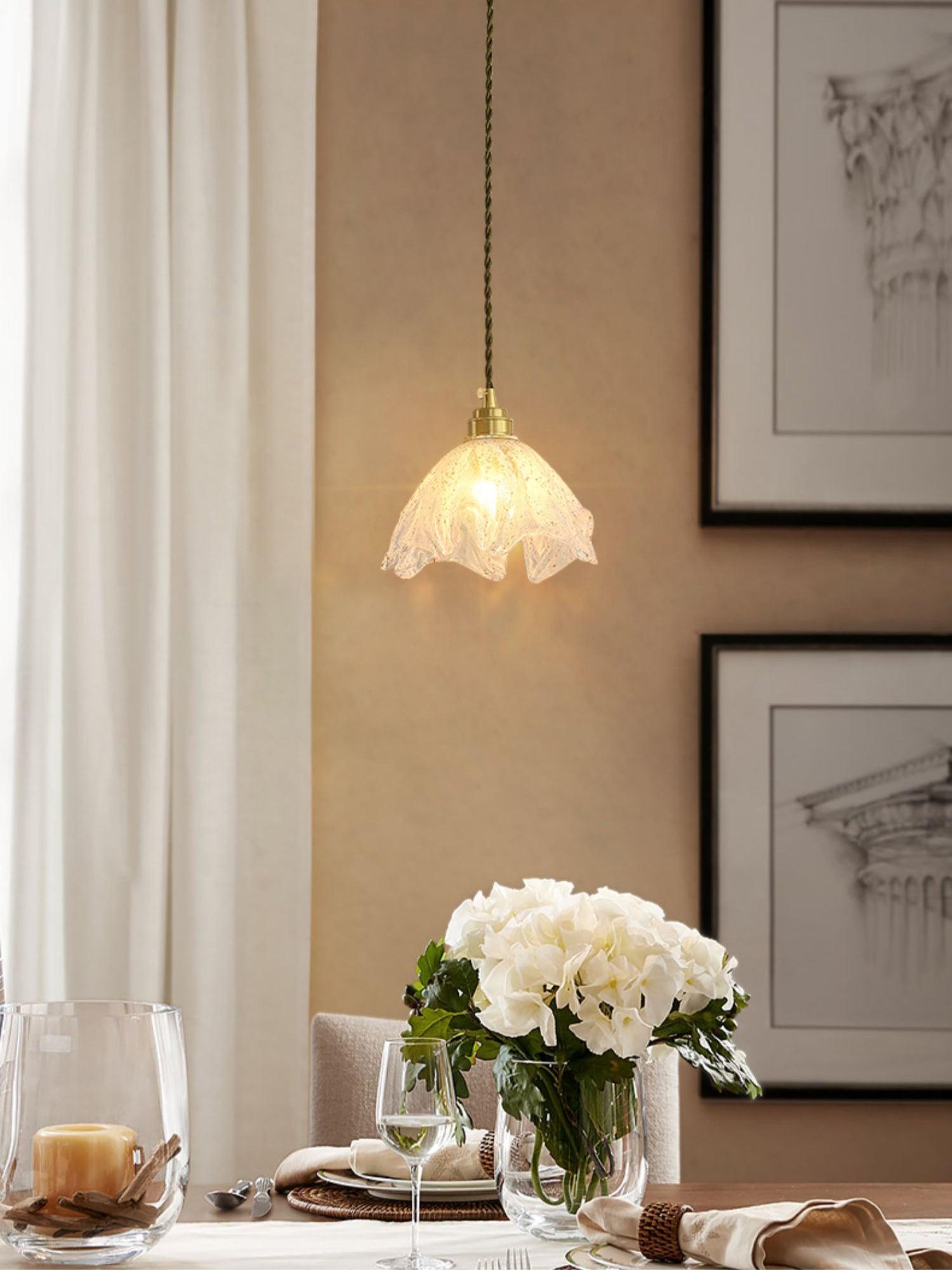 Solara Pendelleuchte Messing Rüschen Glas Lotus Vintage-Letslighting