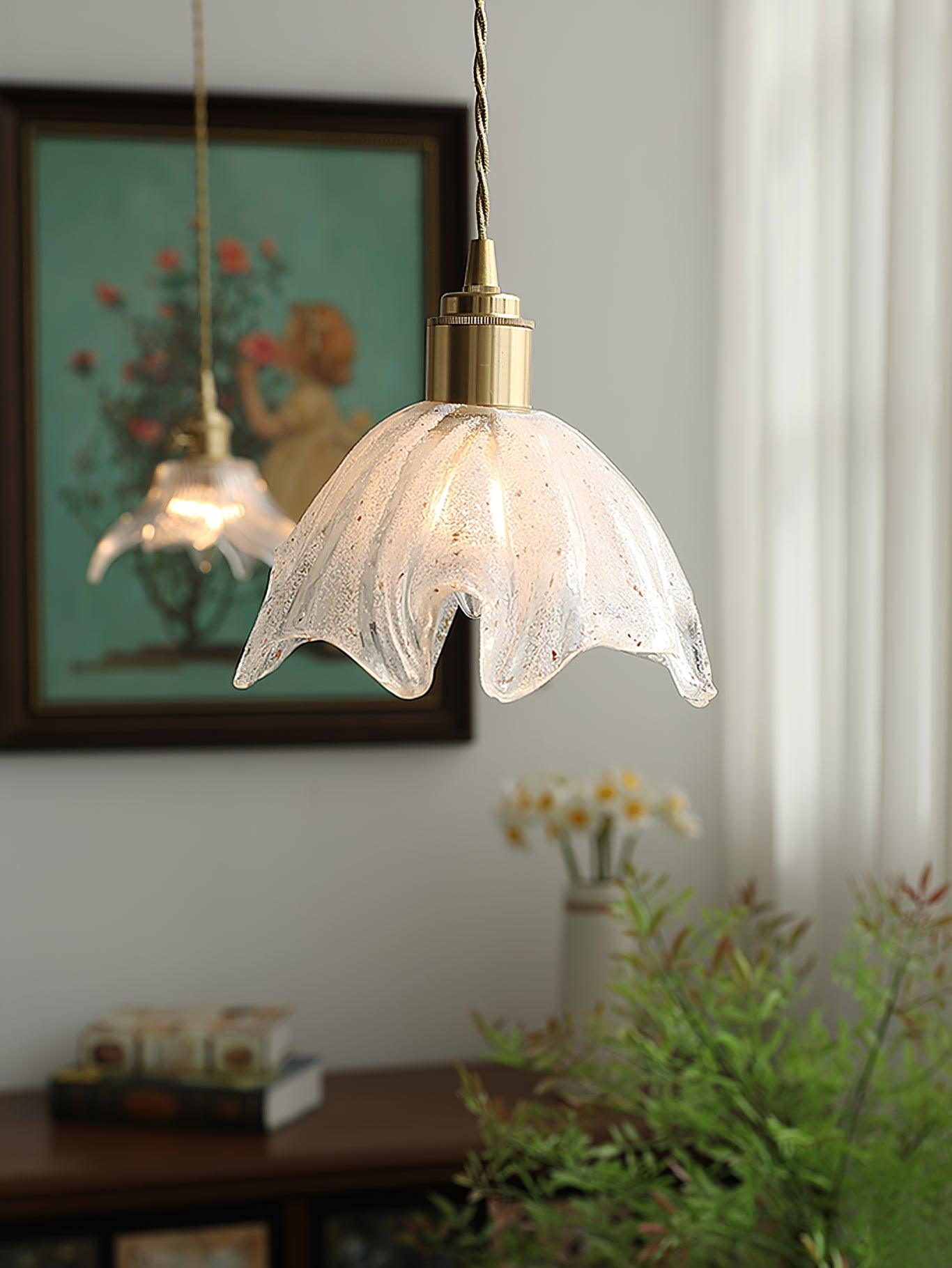 Solara Pendelleuchte Messing Rüschen Glas Lotus Vintage-Letslighting