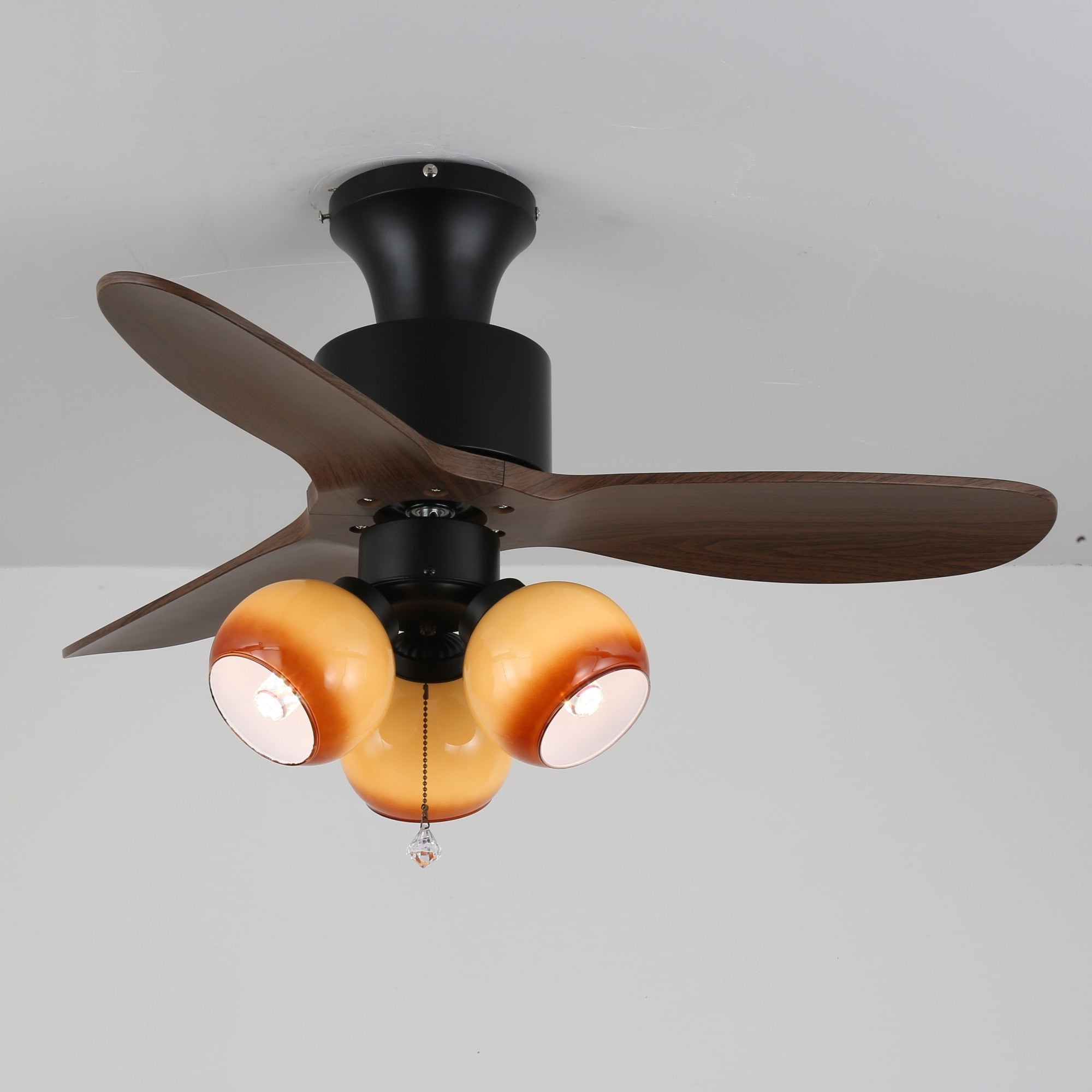 Gwen Vintage Deckenventilatorleuchte aus Glas mit Fernbedienung zum Größenvergleich