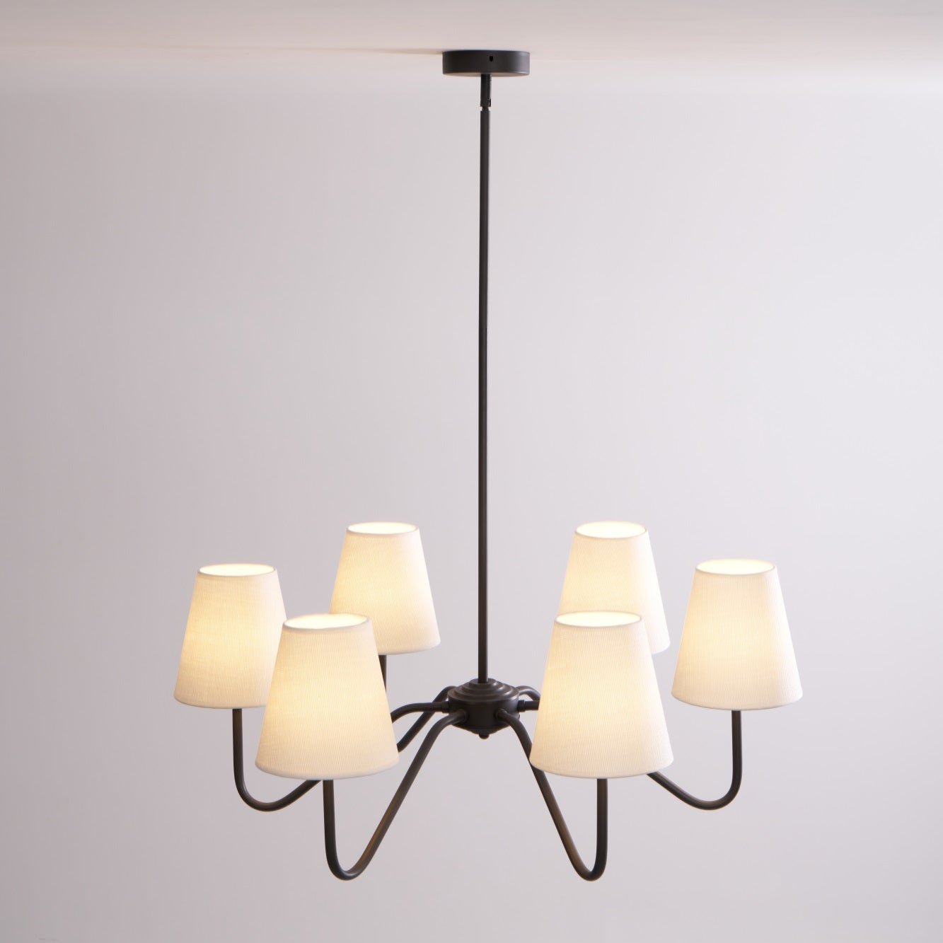 Aurvarira Lumos Klassischer Kronleuchter aus Schwarzem Stoff-Letslighting