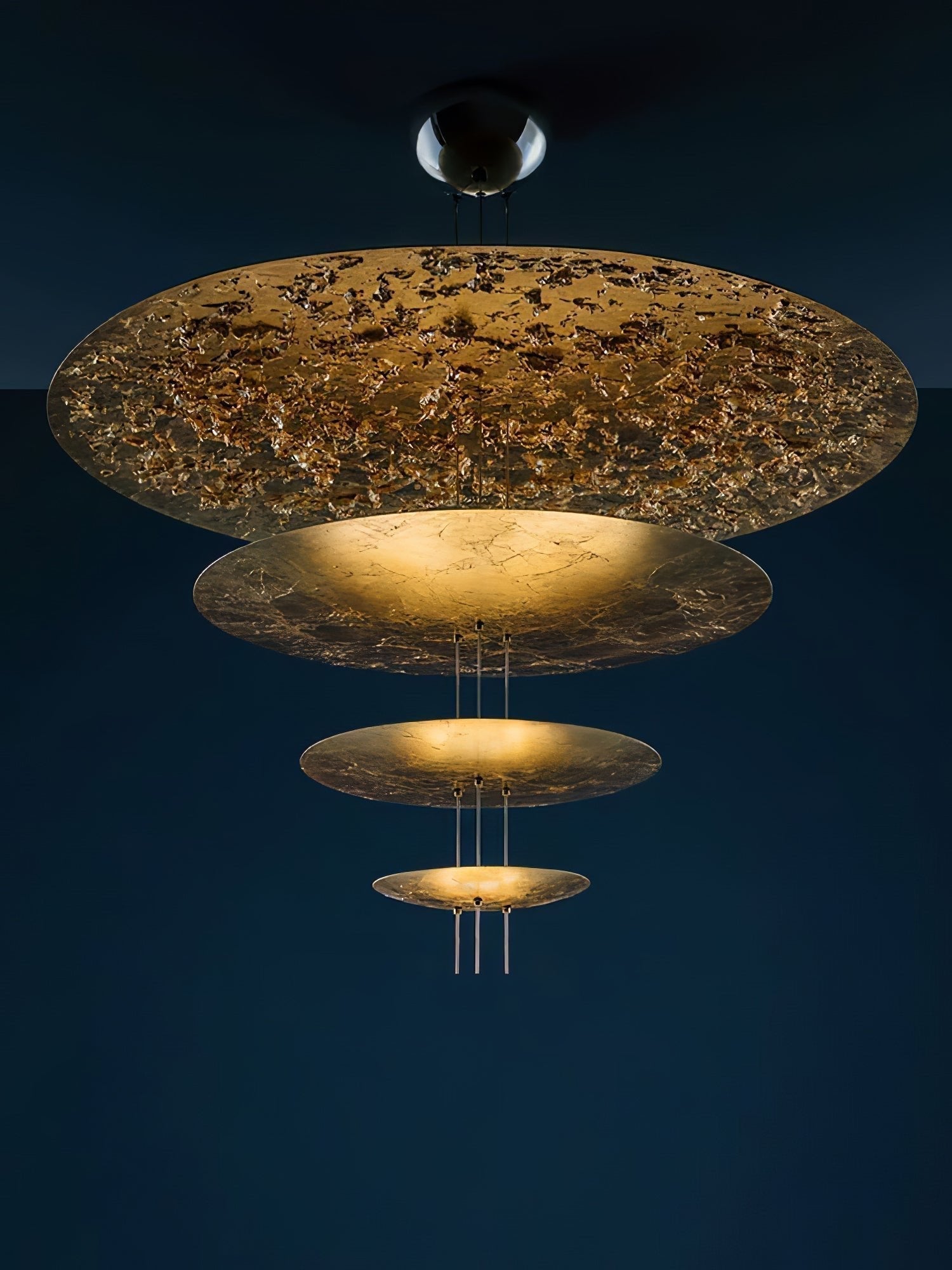 Zathaara Mehrlagige Pendelleuchte aus Goldfolie-Letslighting