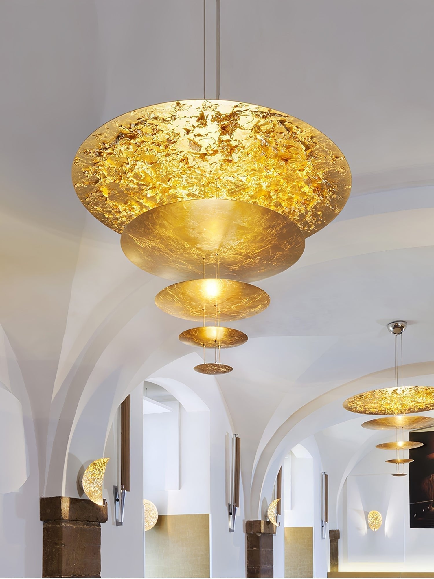 Zathaara Mehrlagige Pendelleuchte aus Goldfolie-Letslighting