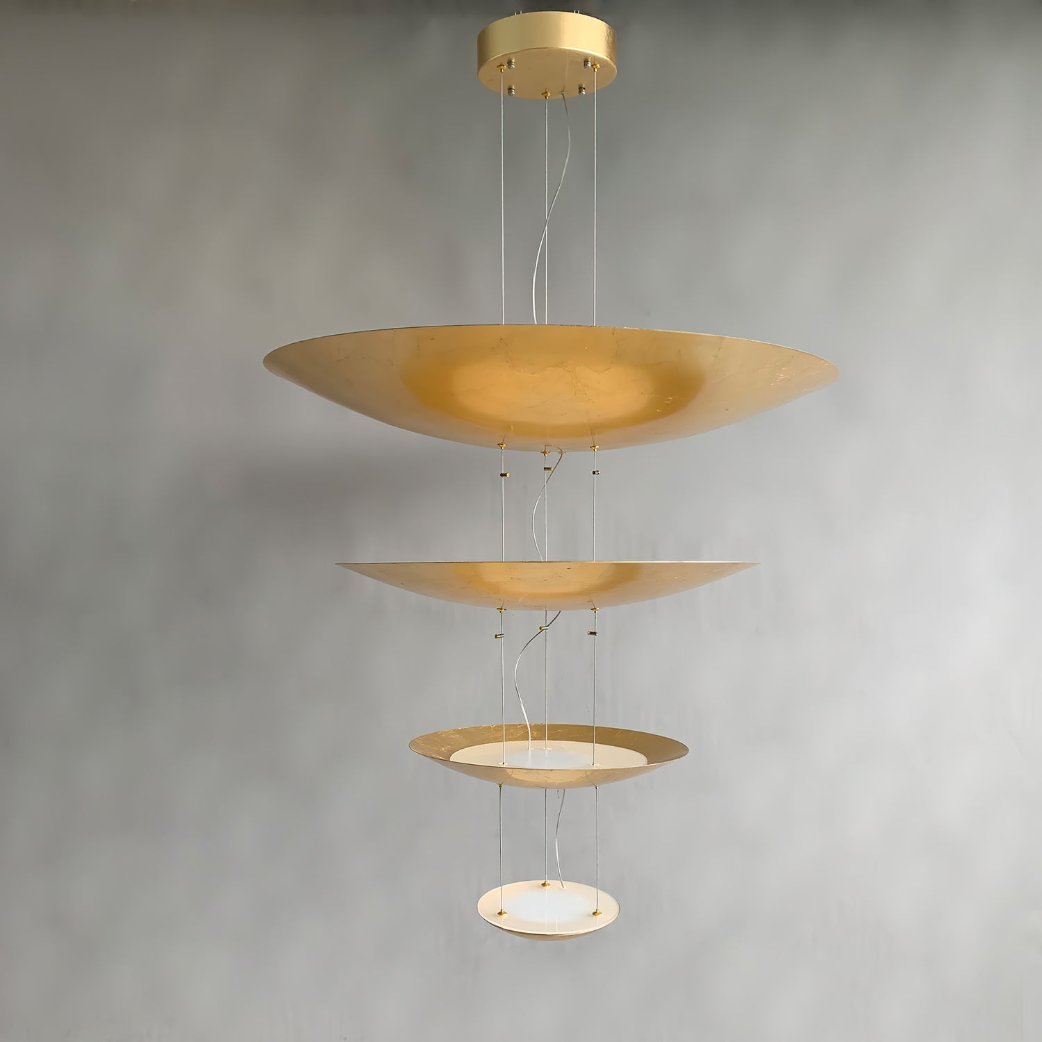 Zathaara Mehrlagige Pendelleuchte aus Goldfolie-Letslighting
