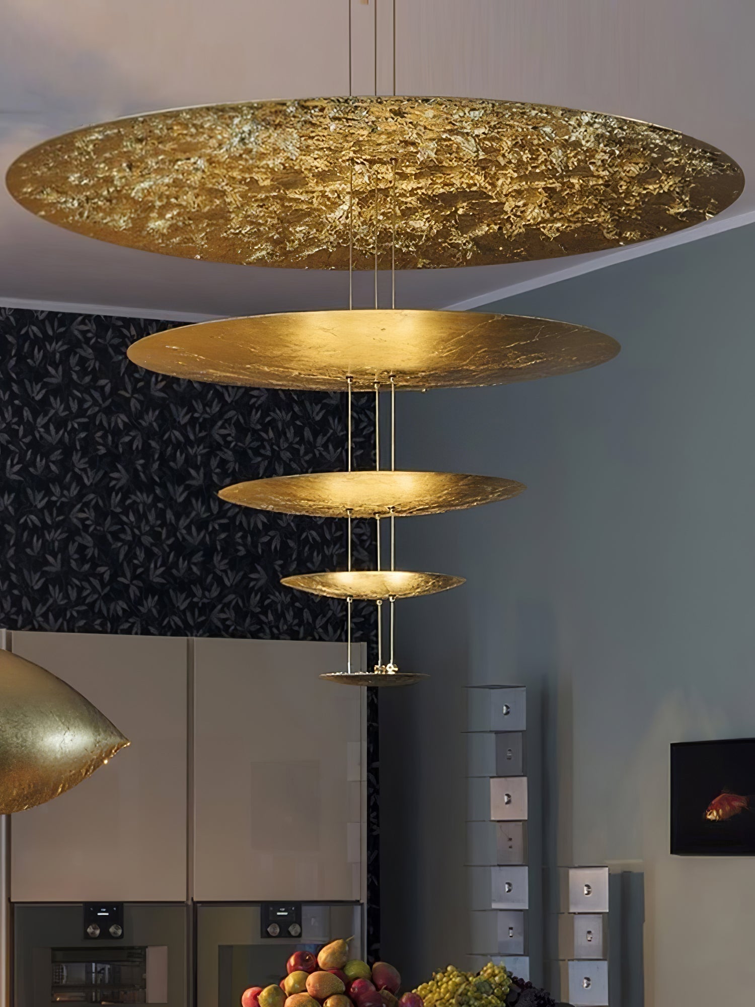 Zathaara Mehrlagige Pendelleuchte aus Goldfolie-Letslighting