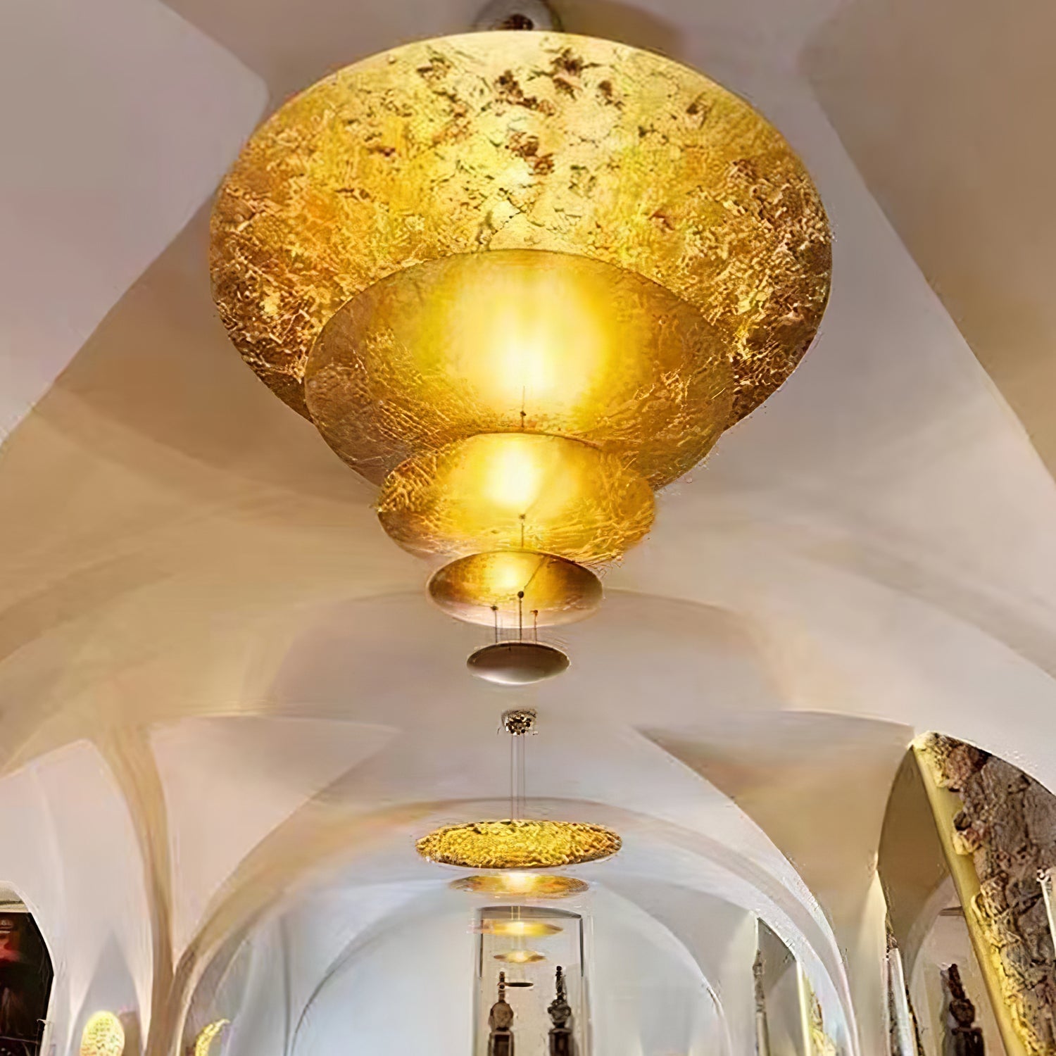 Zathaara Mehrlagige Pendelleuchte aus Goldfolie-Letslighting