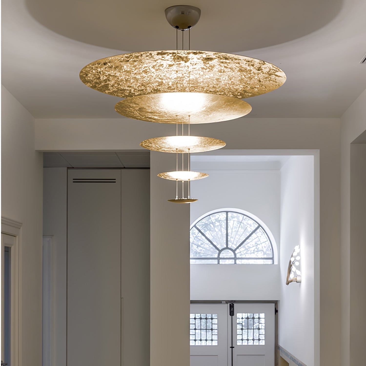Zathaara Mehrlagige Pendelleuchte aus Goldfolie-Letslighting