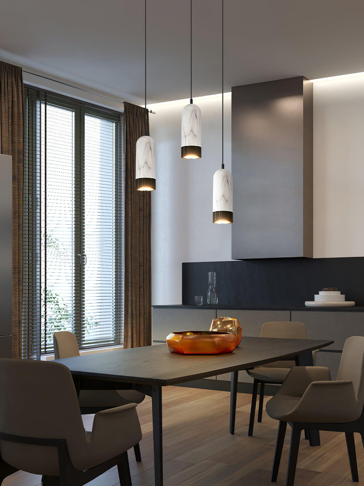 Maddy Pendnat Light - Blowlighting