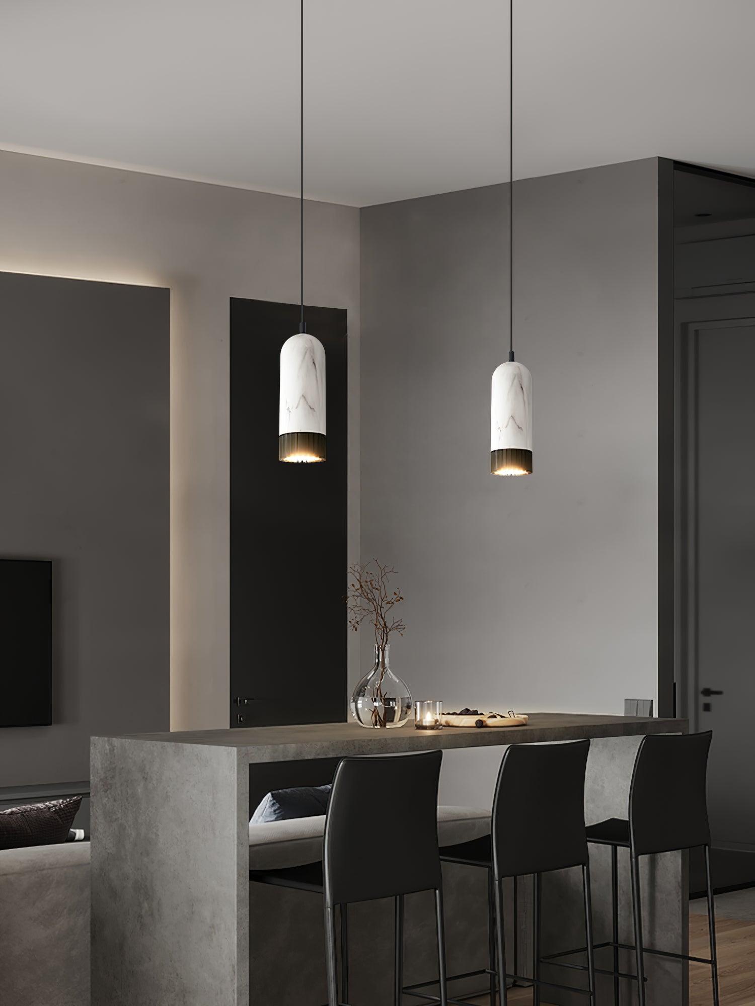 Maddy Pendnat Light - Blowlighting