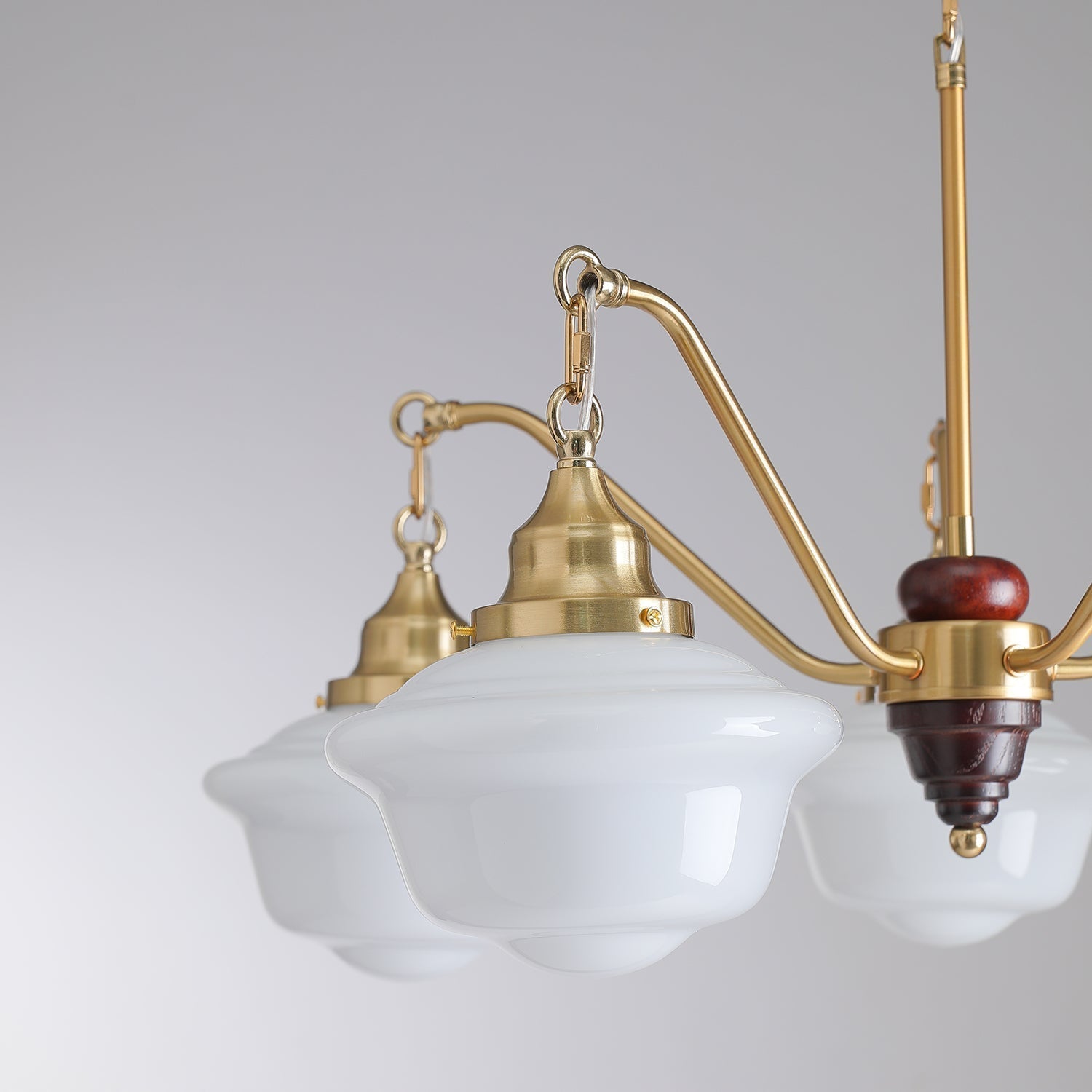 Lustra Kronleuchter Messing Holz Milchglas Klassisch-Letslighting