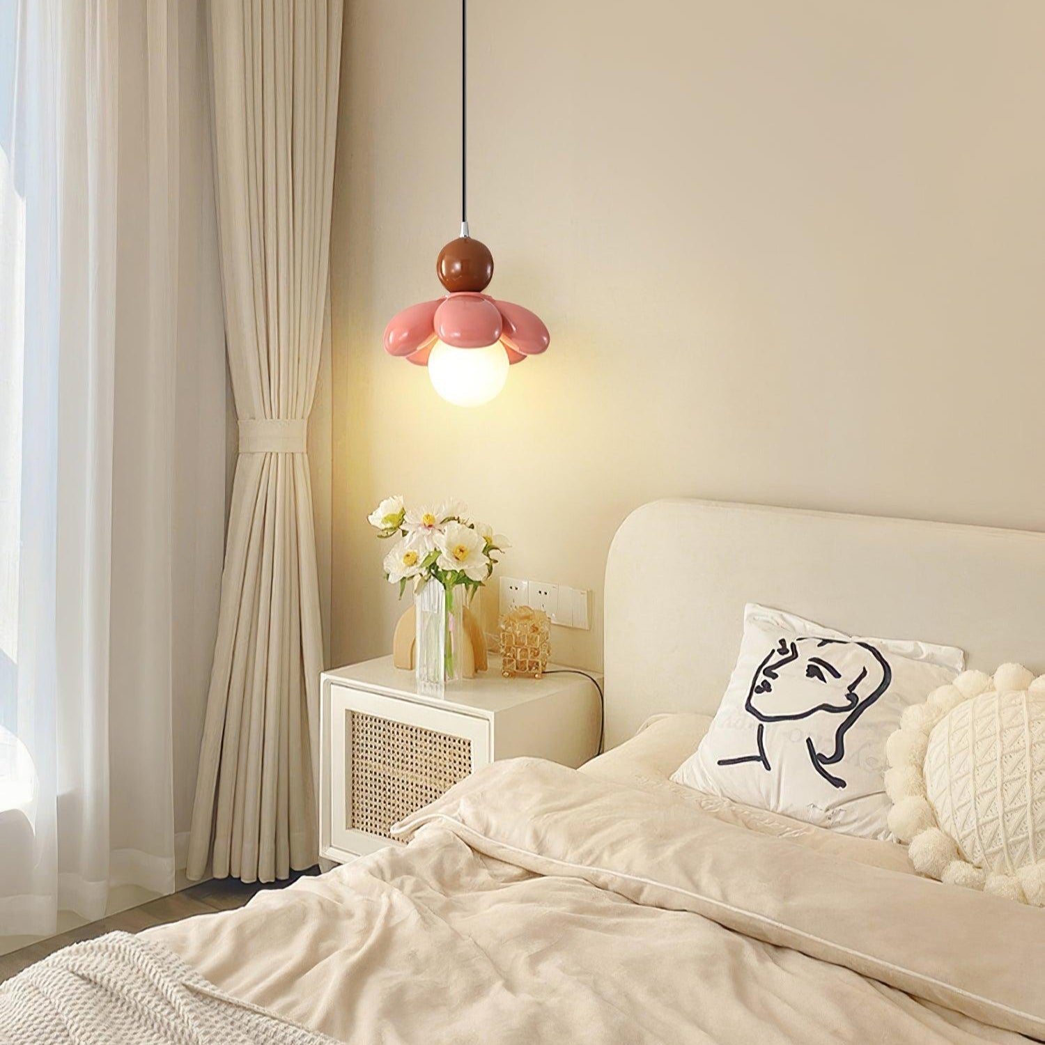 Blossi Moderne Pendelleuchte mit Blumenmotiv aus Kunstharz-Letslighting