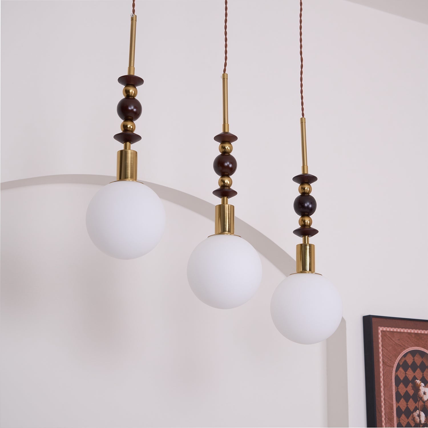 Norn Vintage-Globus-Pendelleuchte mit Holzperlen