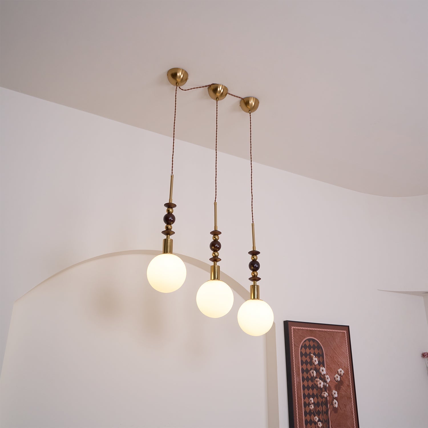 Norn Vintage-Globus-Pendelleuchte mit Holzperlen