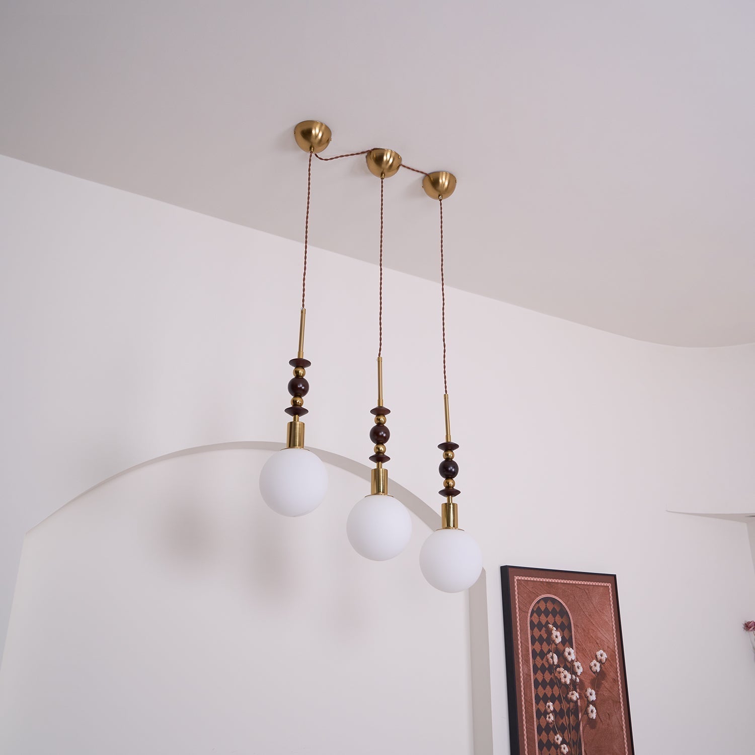Norn Vintage-Globus-Pendelleuchte mit Holzperlen