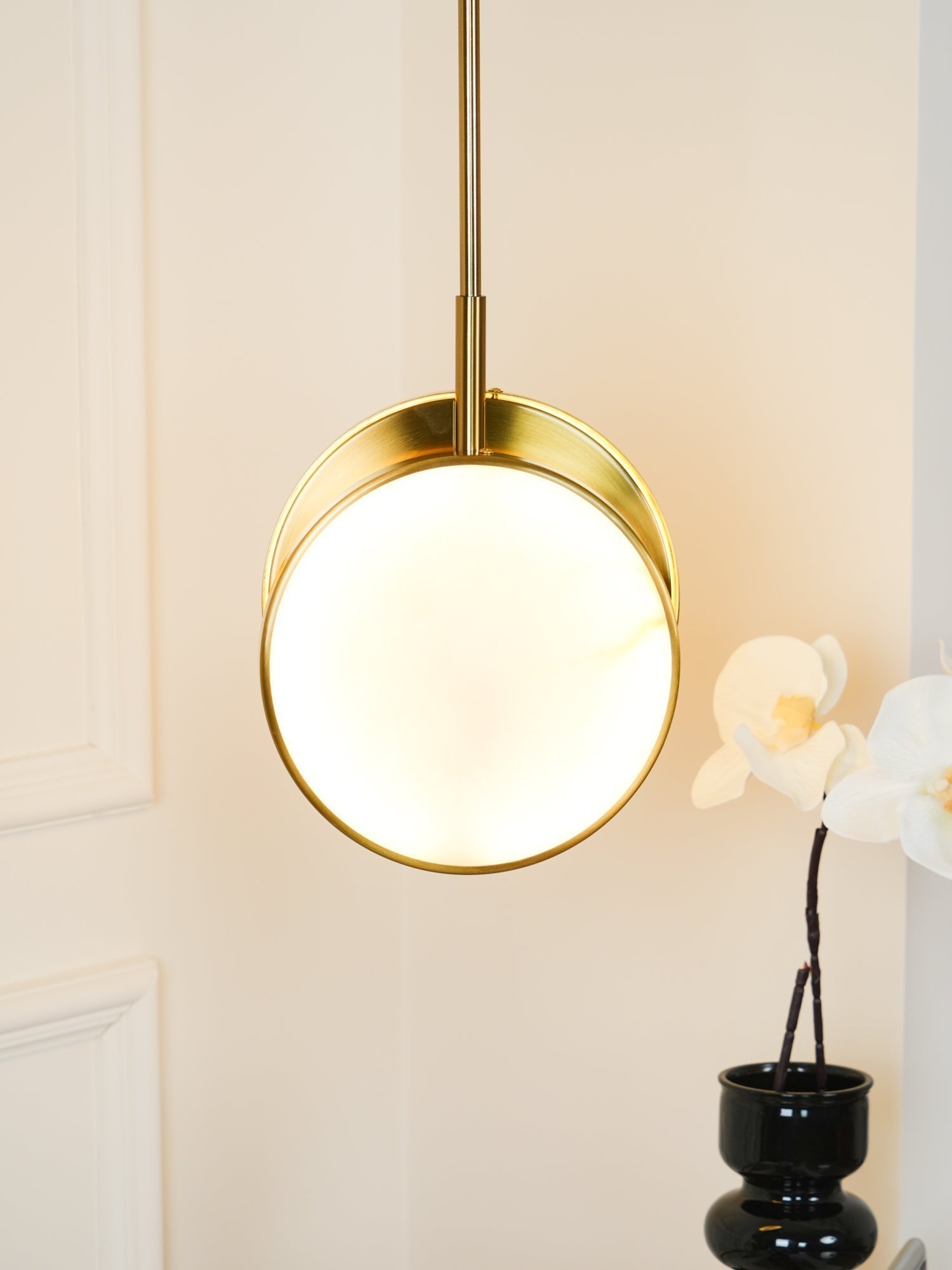 Synoryra Dual Disc Alabaster Pendant Light - Neutralighting