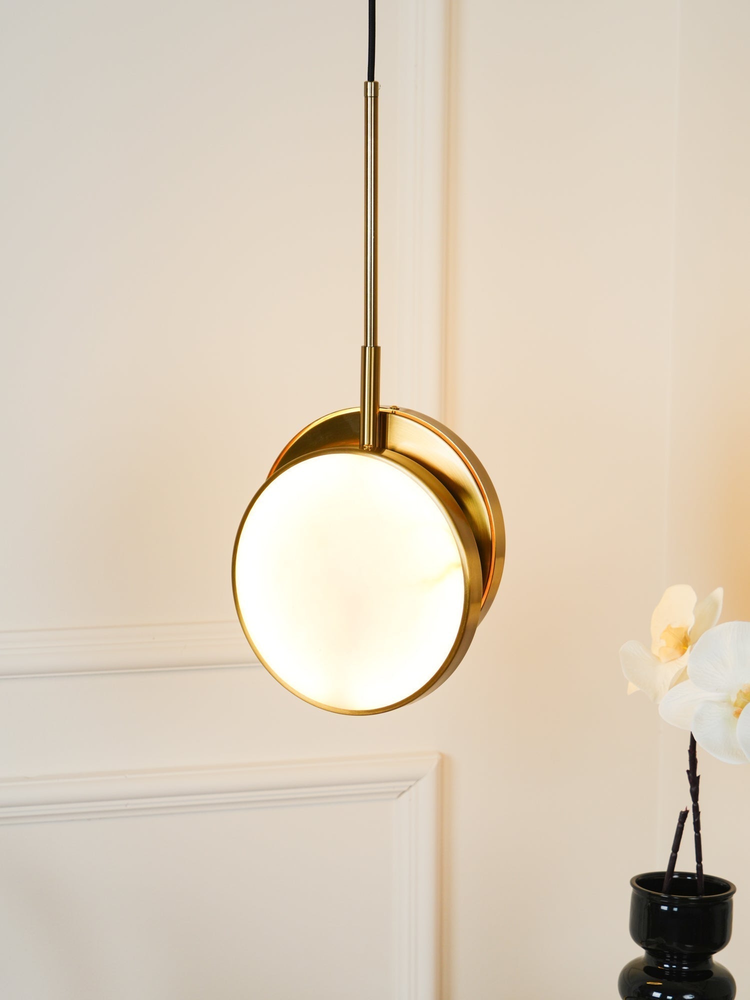 Synoryra Dual Disc Alabaster Pendant Light - Neutralighting