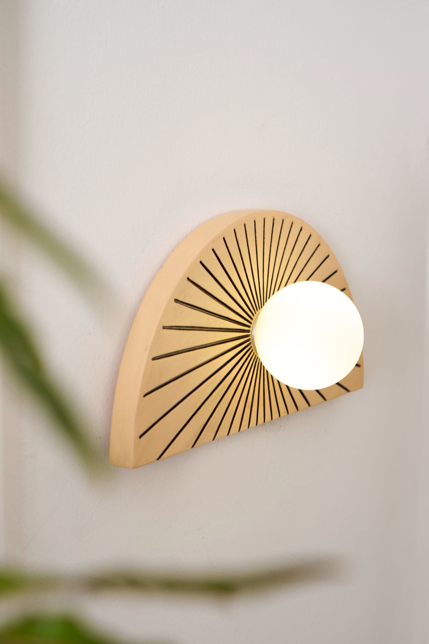 Nytheos Wandleuchte aus Harzglas-Letslighting