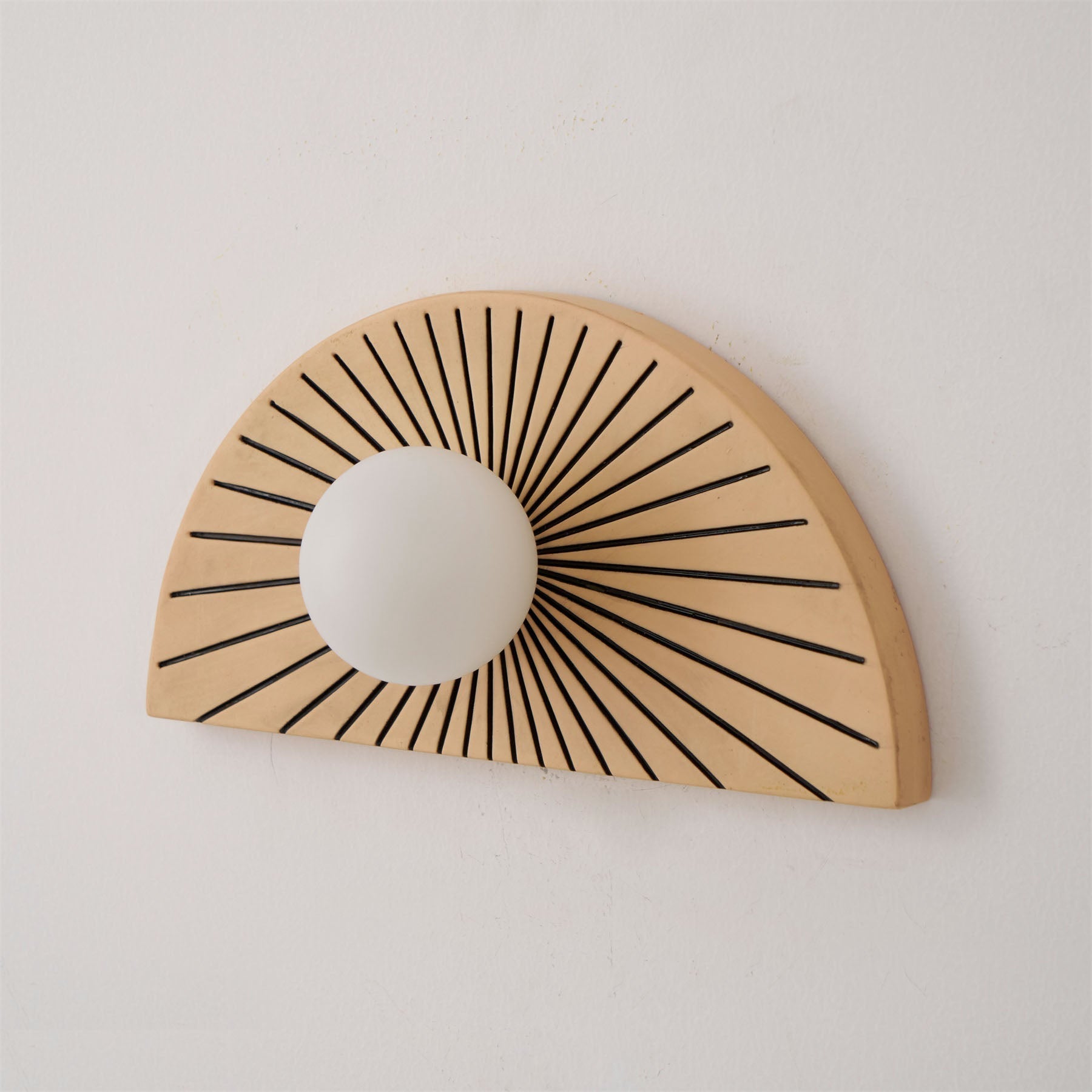 Nytheos Wandleuchte aus Harzglas-Letslighting