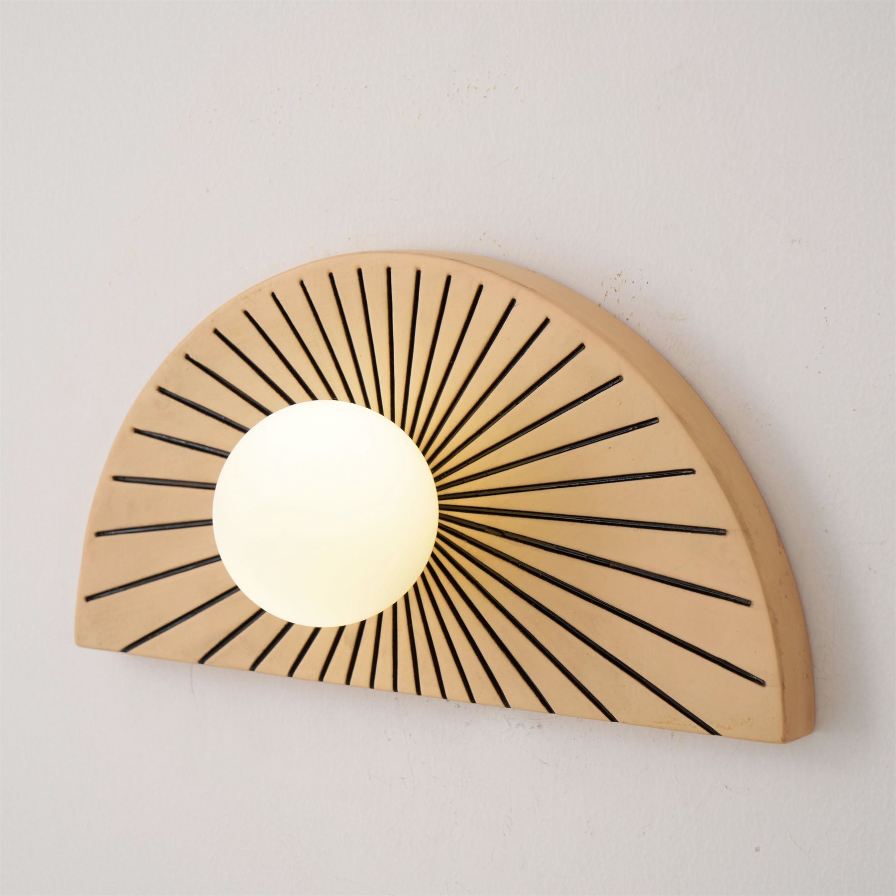 Nytheos Wandleuchte aus Harzglas-Letslighting