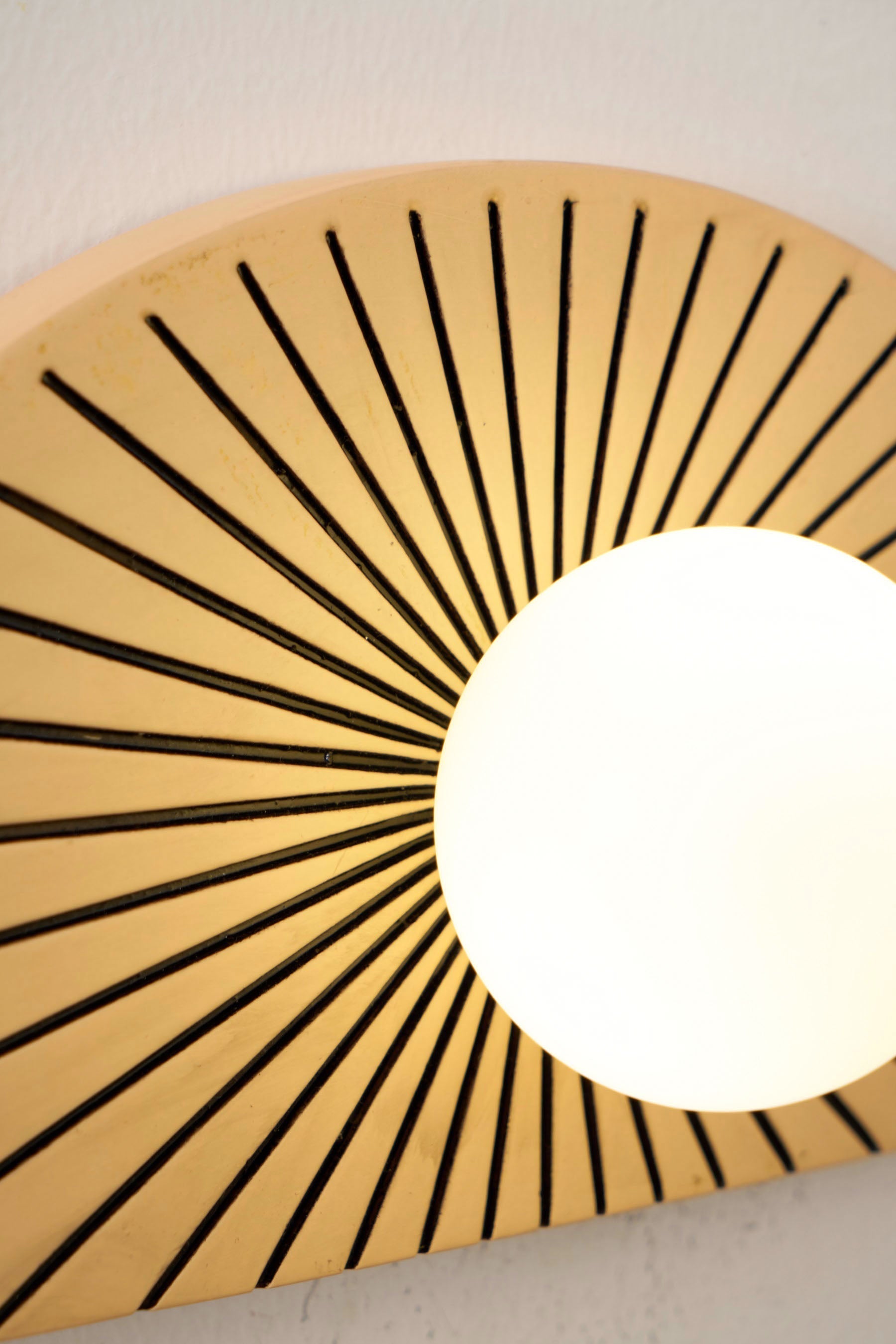 Nytheos Wandleuchte aus Harzglas-Letslighting