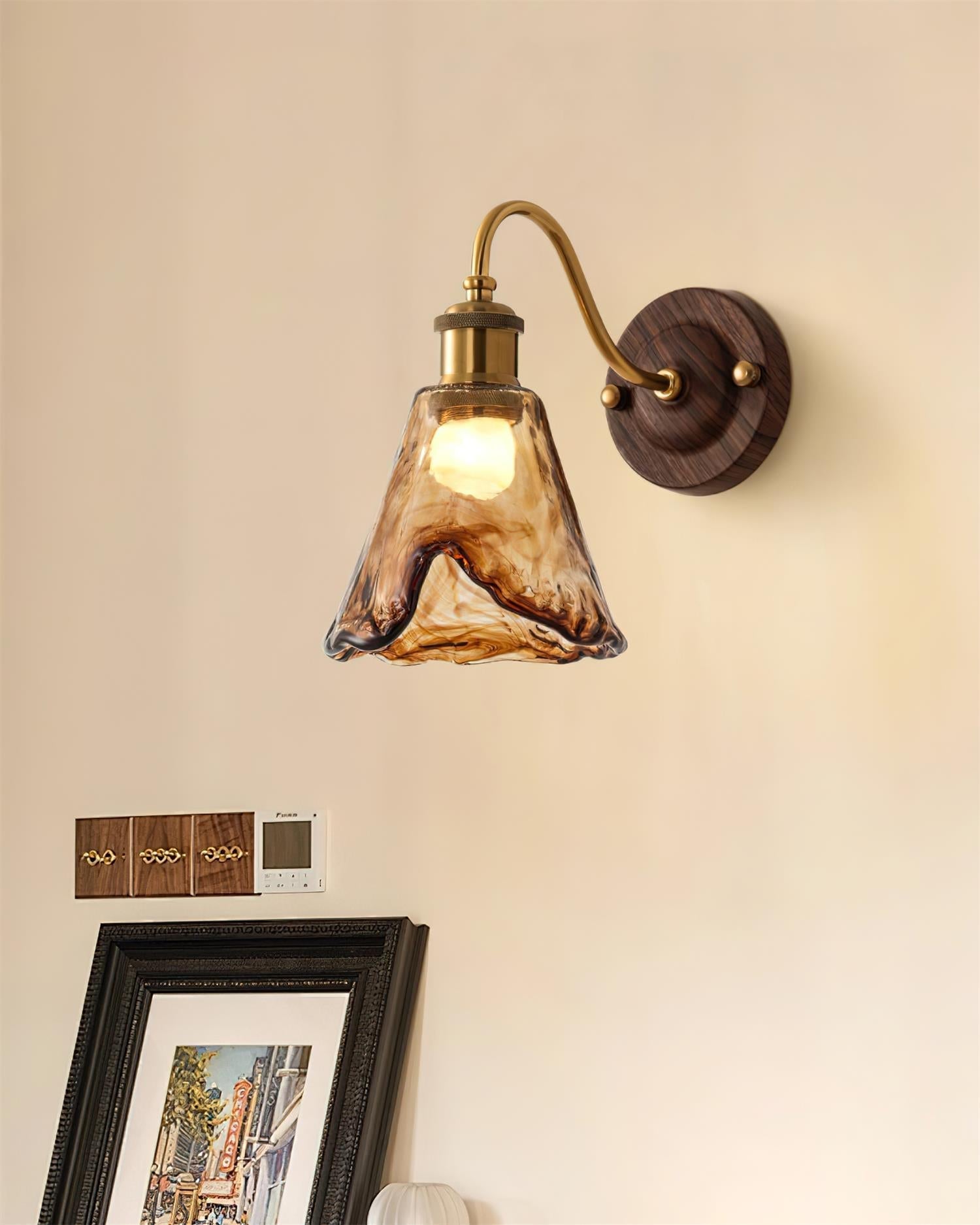 Wandleuchte Bernstein Glas Schirm Walnuss Gold Vintage Modern Wandleuchte-Letslighting