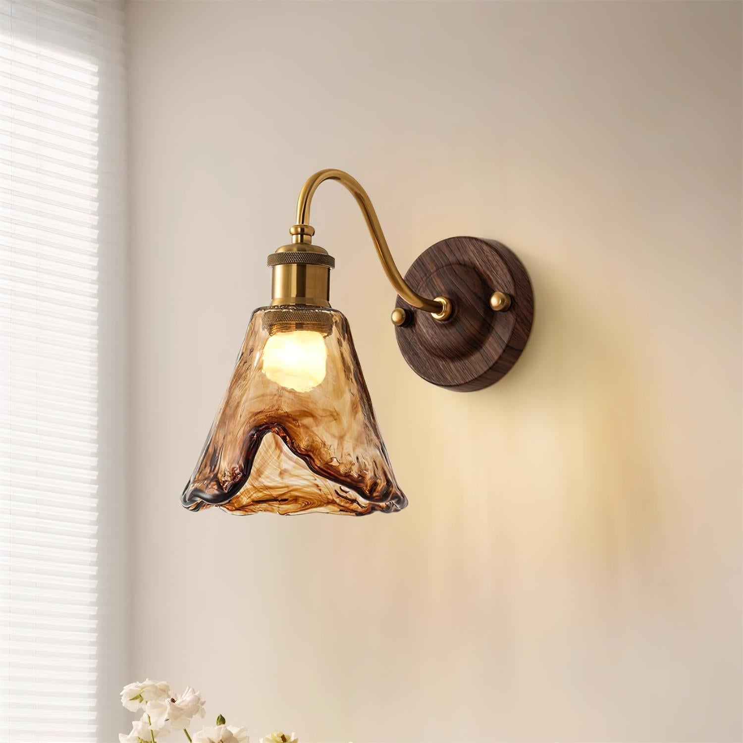 Wandleuchte Bernstein Glas Schirm Walnuss Gold Vintage Modern Wandleuchte-Letslighting