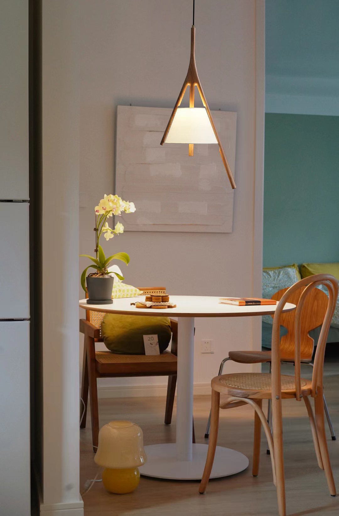 Zovenarae Dreieckige Pendelleuchte aus Holz-Letslighting