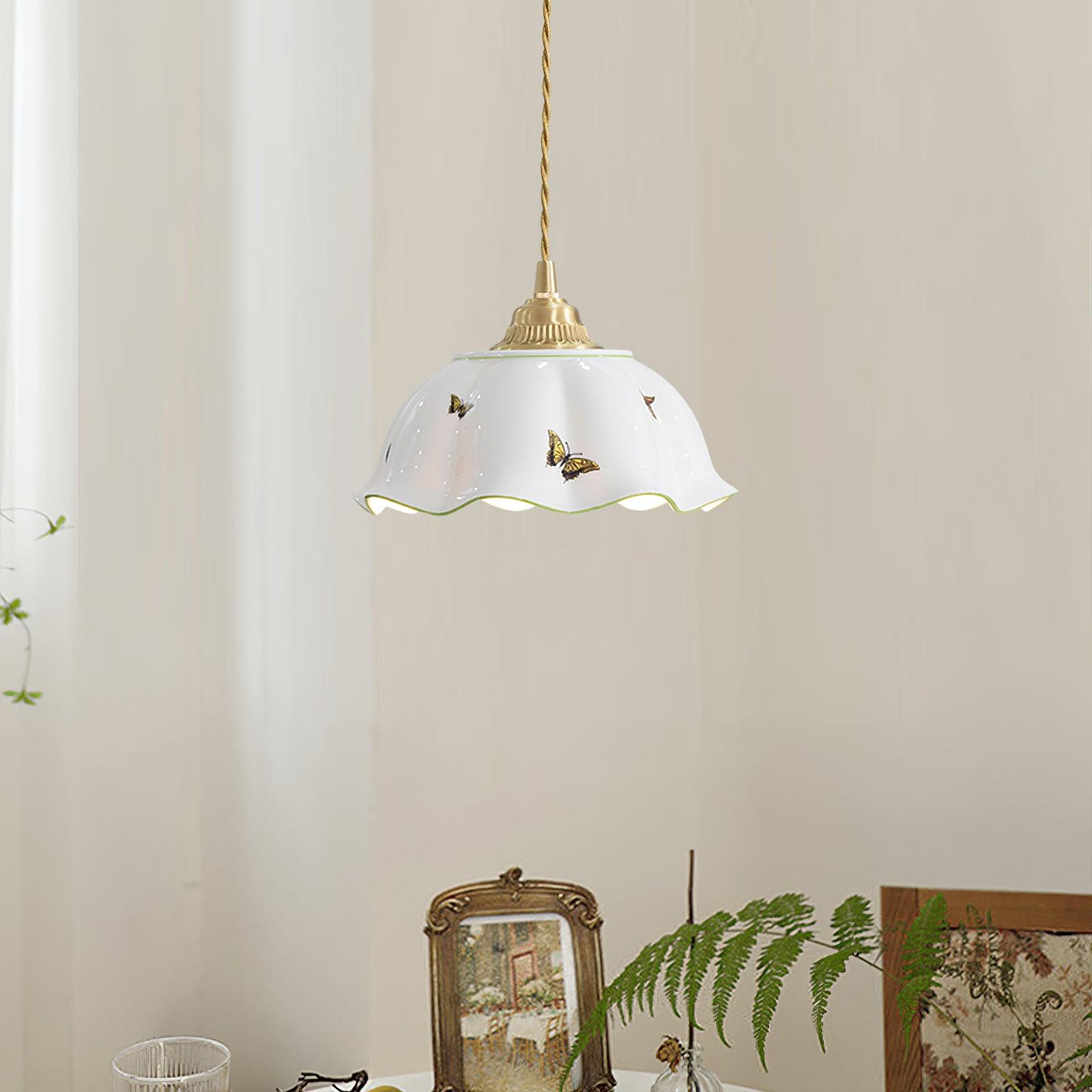 Pendelleuchte Keramik Blütenschirm Schmetterlinge Vintage-Letslighting