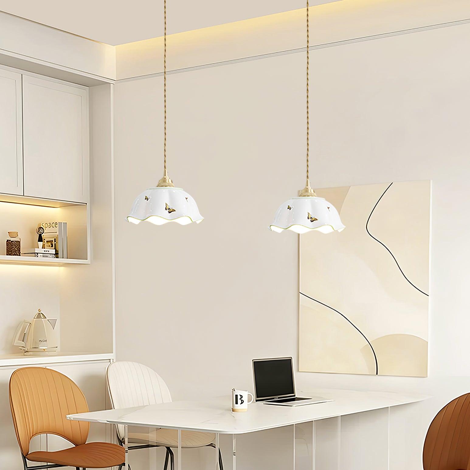 Pendelleuchte Keramik Blütenschirm Schmetterlinge Vintage-Letslighting