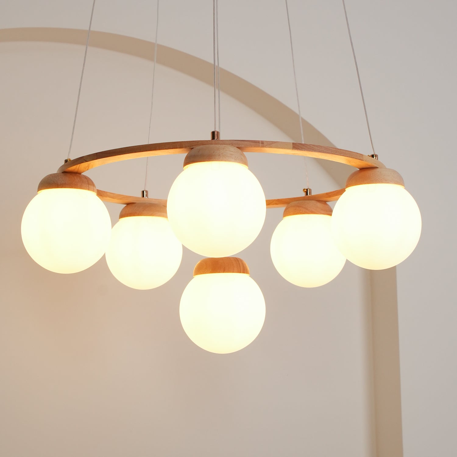 Lustra Kronleuchter Holzring Opalglaskugeln-Letslighting