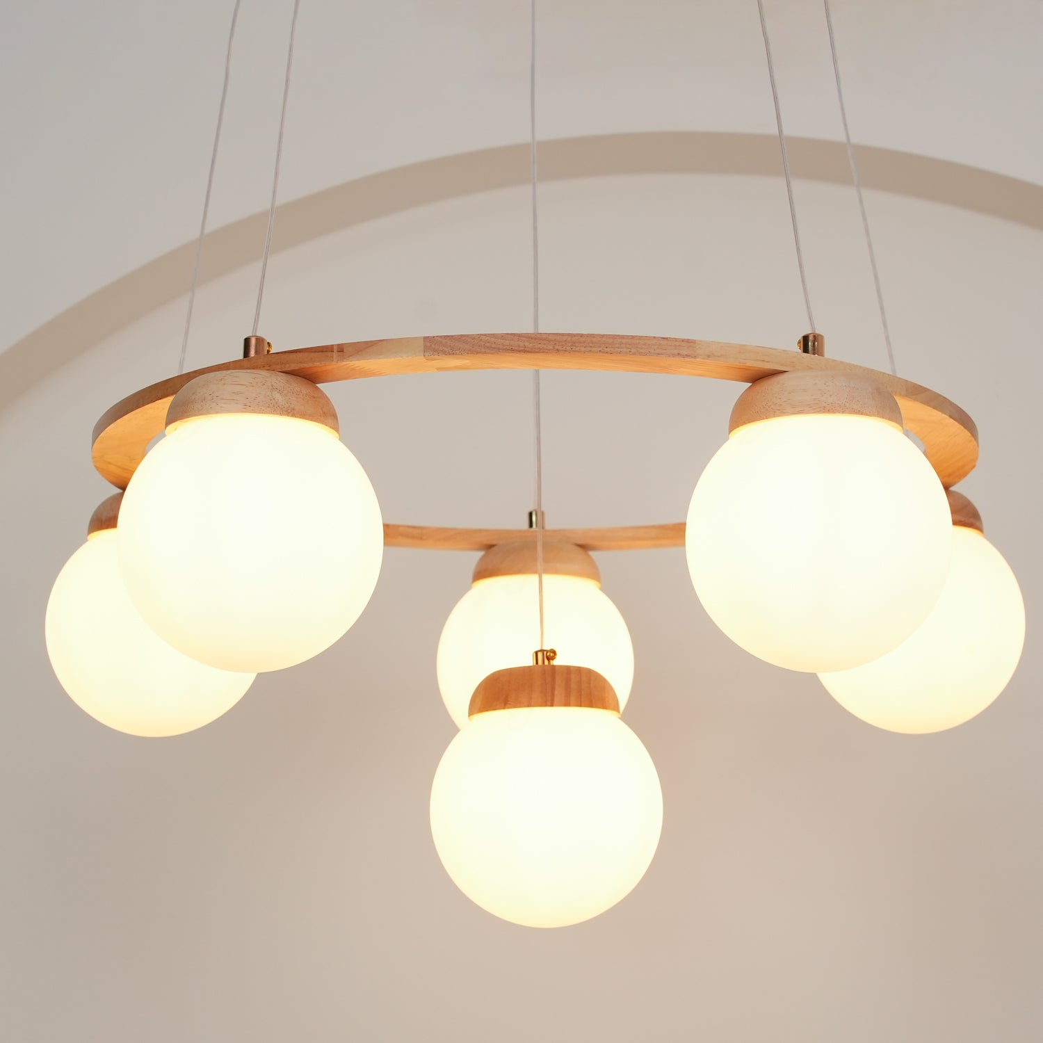 Lustra Kronleuchter Holzring Opalglaskugeln-Letslighting
