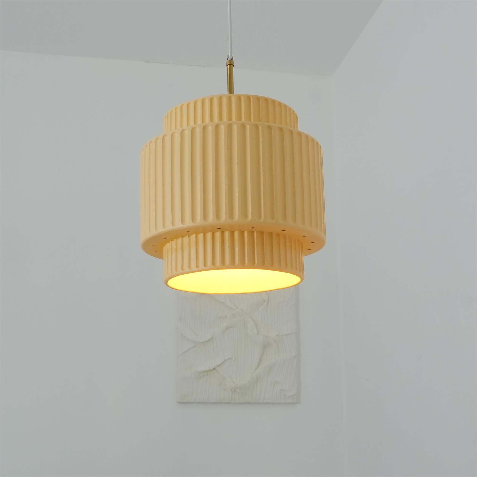Aurelia Moderne Pendelleuchte aus Kunstharz-Letslighting