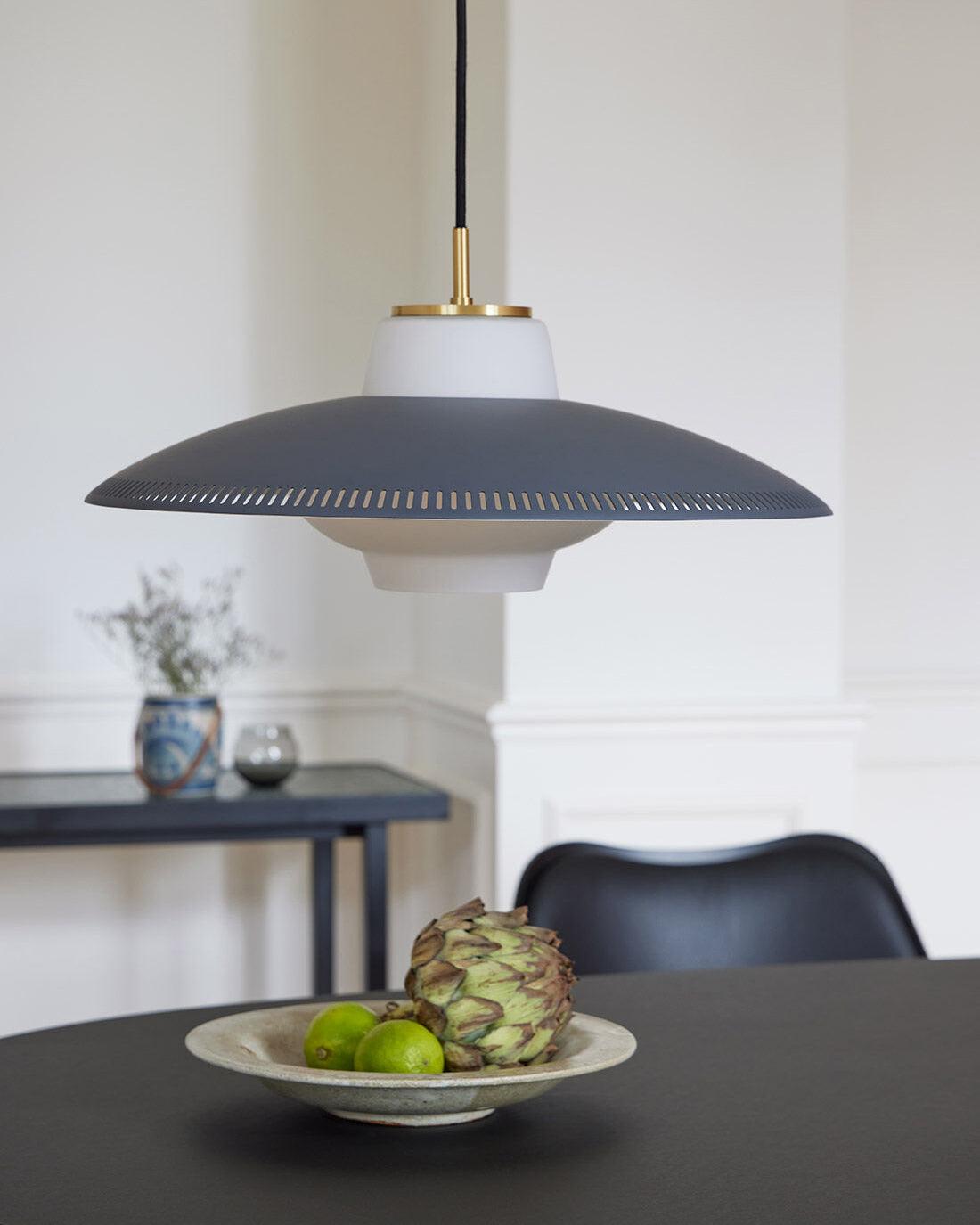 Solara Pendelleuchte Opalglas Breitschirm Klassisch-Letslighting
