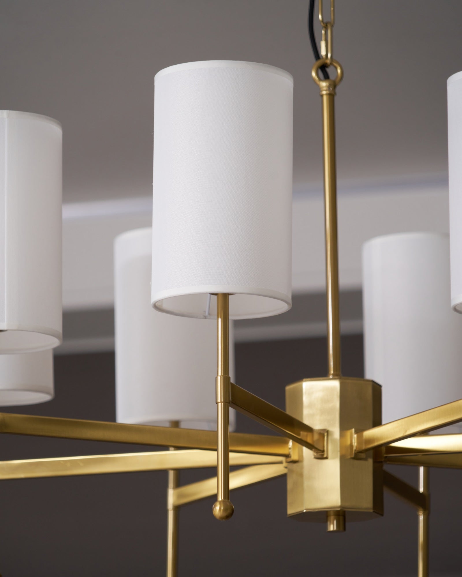 Ulcarisra Vintage Kronleuchter aus Messing mit Stoffbezug-Letslighting