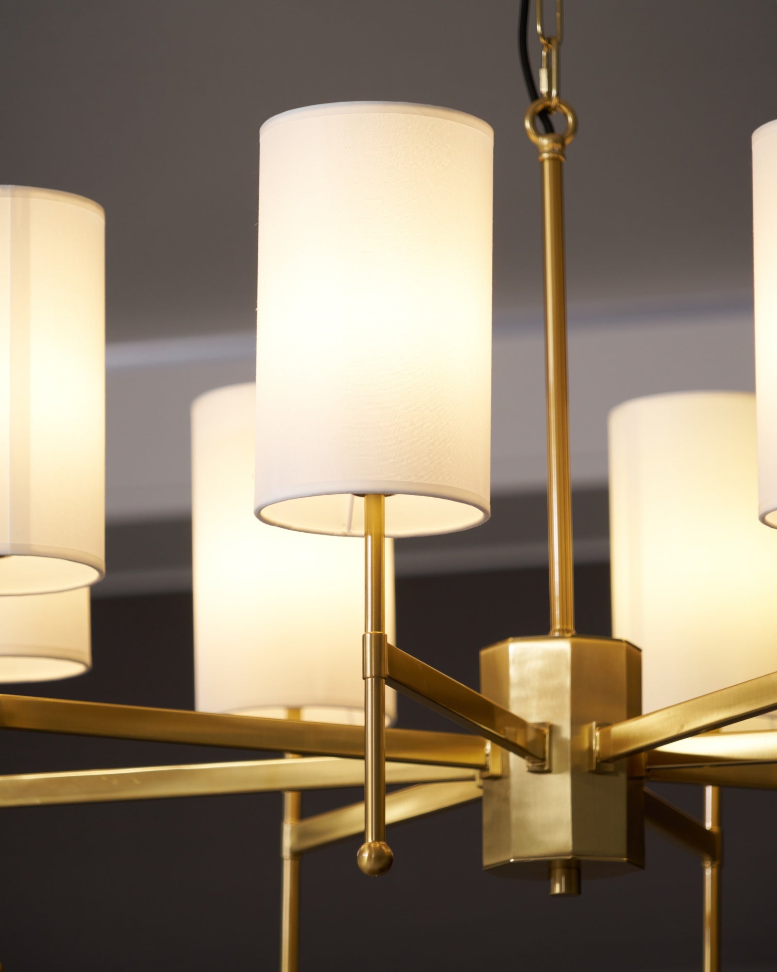 Ulcarisra Vintage Kronleuchter aus Messing mit Stoffbezug-Letslighting