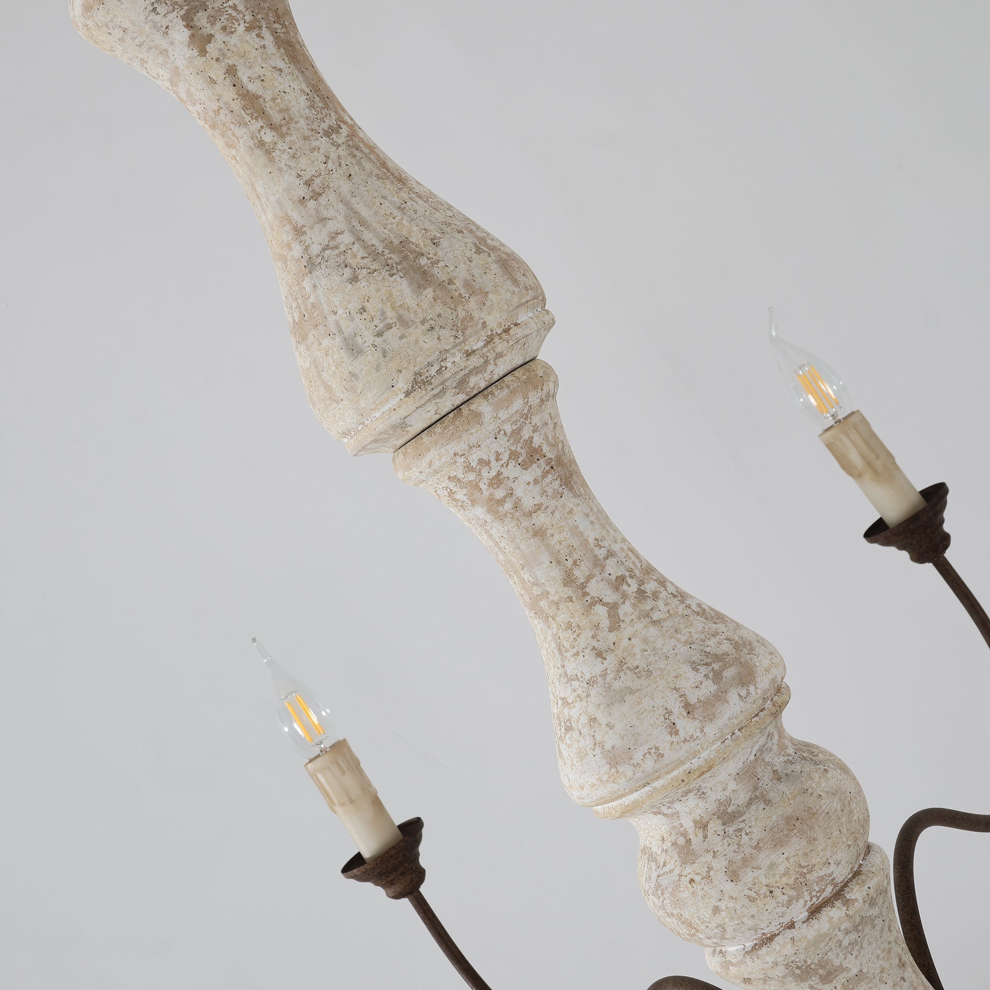 Emirel Vintage 8-flammiger Kerzenleuchter aus Holz-Letslighting