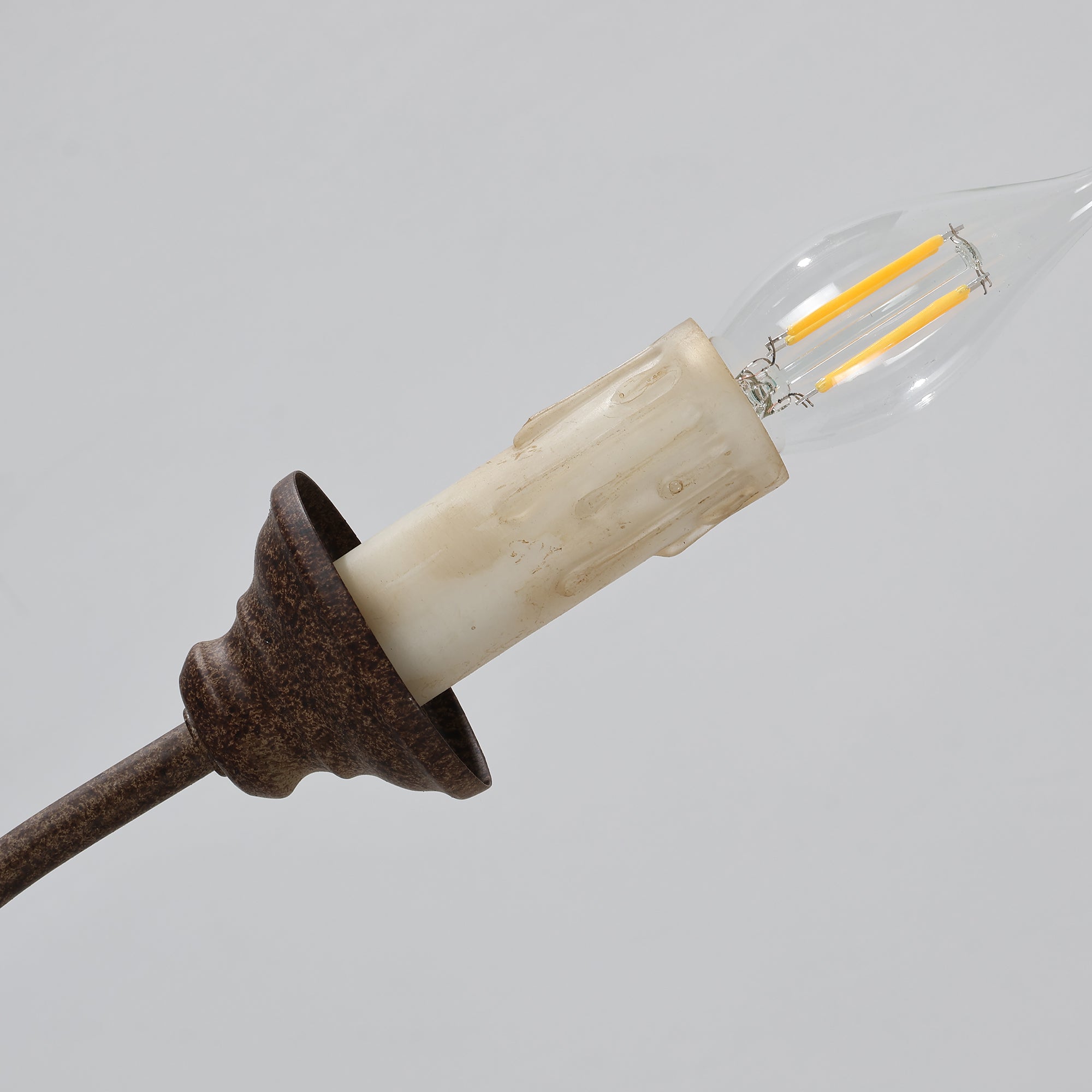 Emirel Vintage 8-flammiger Kerzenleuchter aus Holz-Letslighting