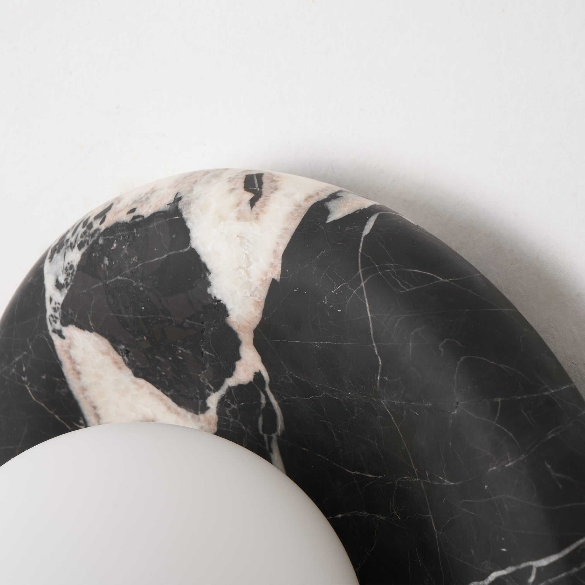 Uvinos Schwarze Marmor Wandleuchte-Letslighting