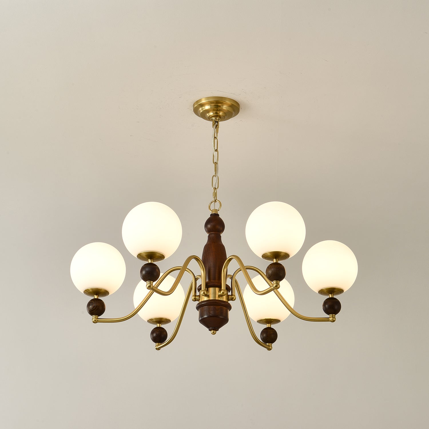 Lustra Kronleuchter Holz Messing Globus-Letslighting