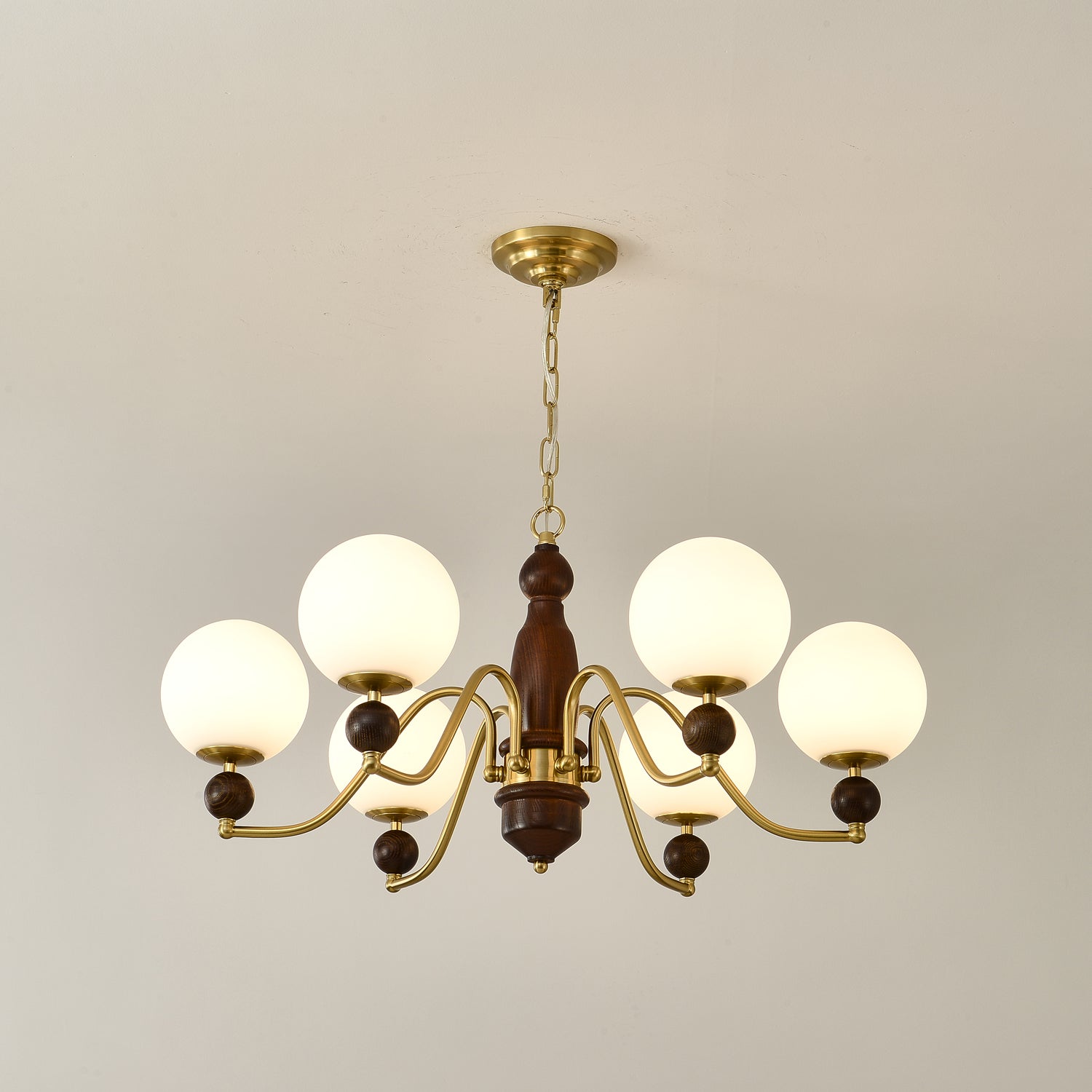 Lustra Kronleuchter Holz Messing Globus-Letslighting