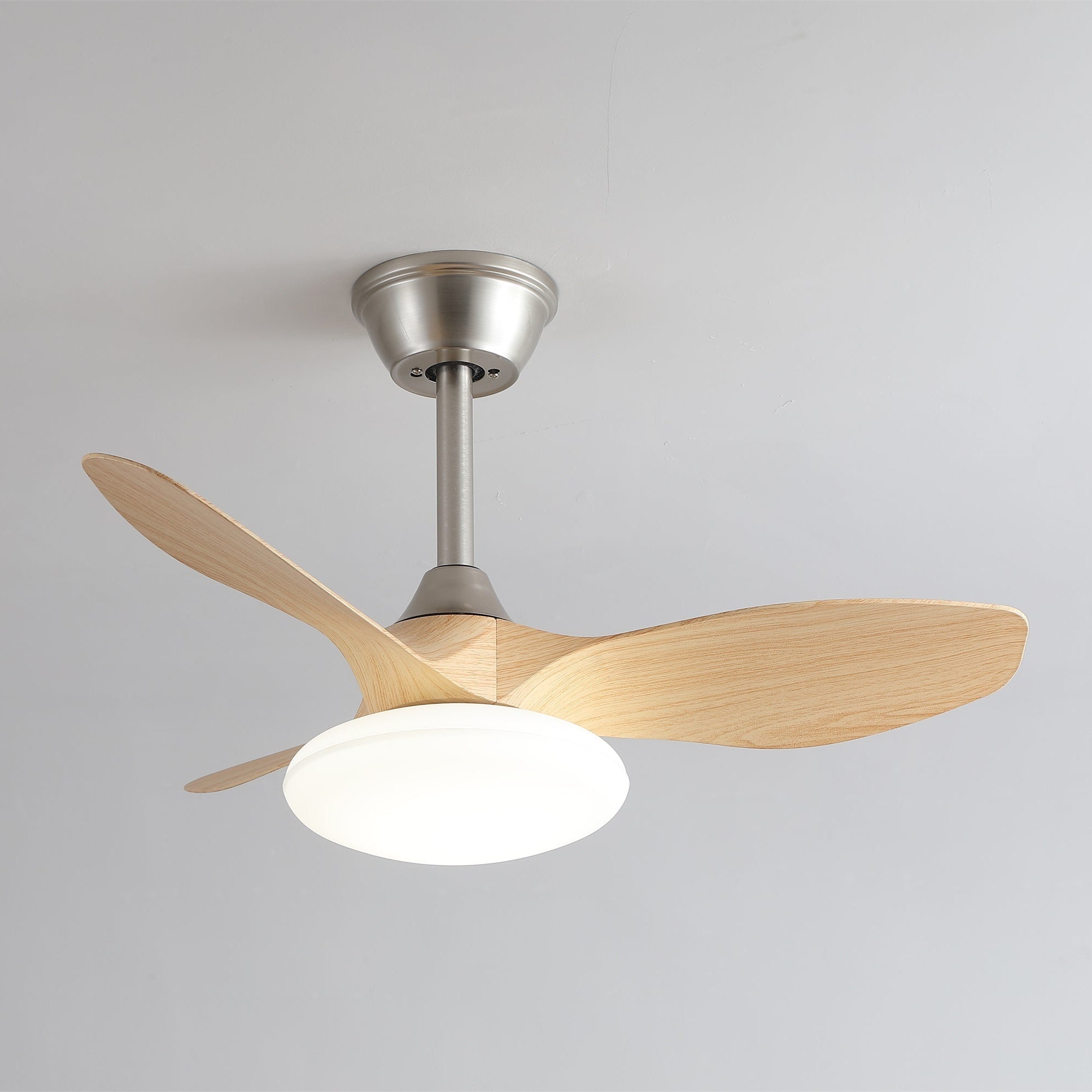 Sylvara Deckenventilatorleuchte in Walnussfarbe