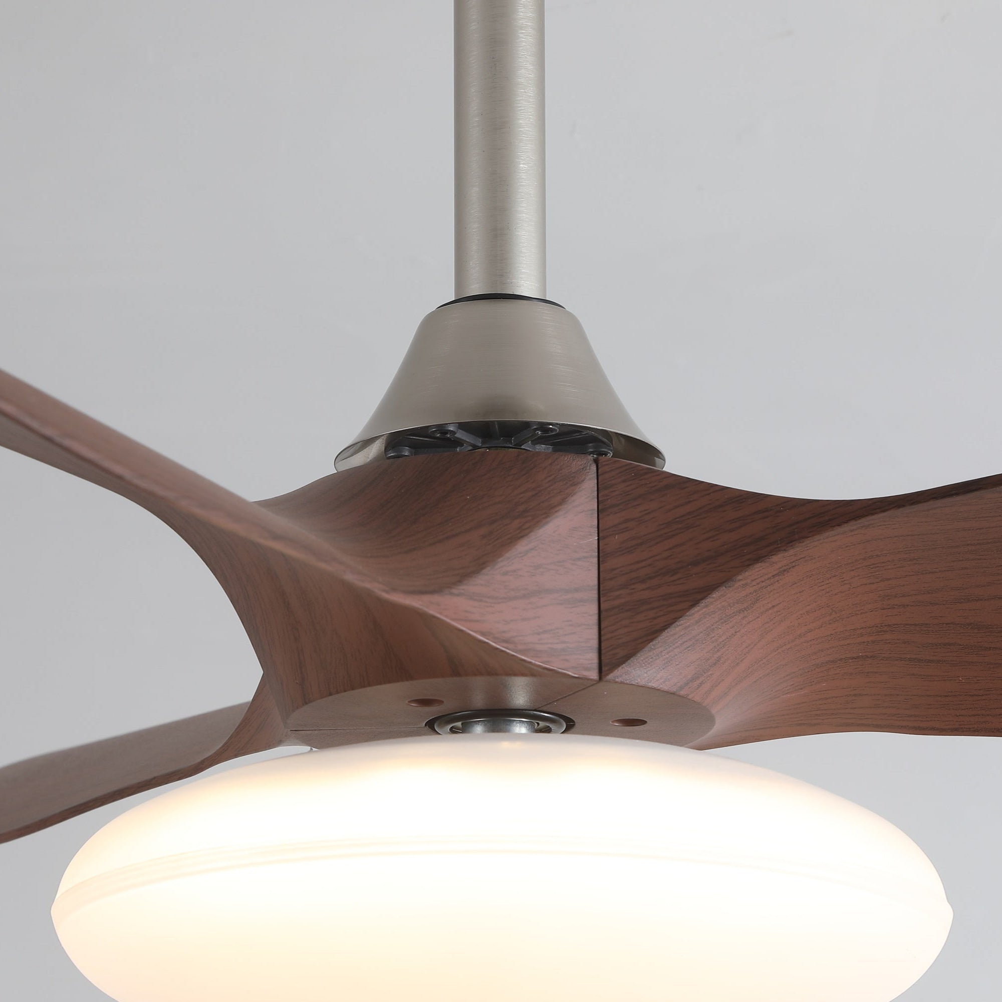 Sylvara Deckenventilatorleuchte mit Metallrahmen