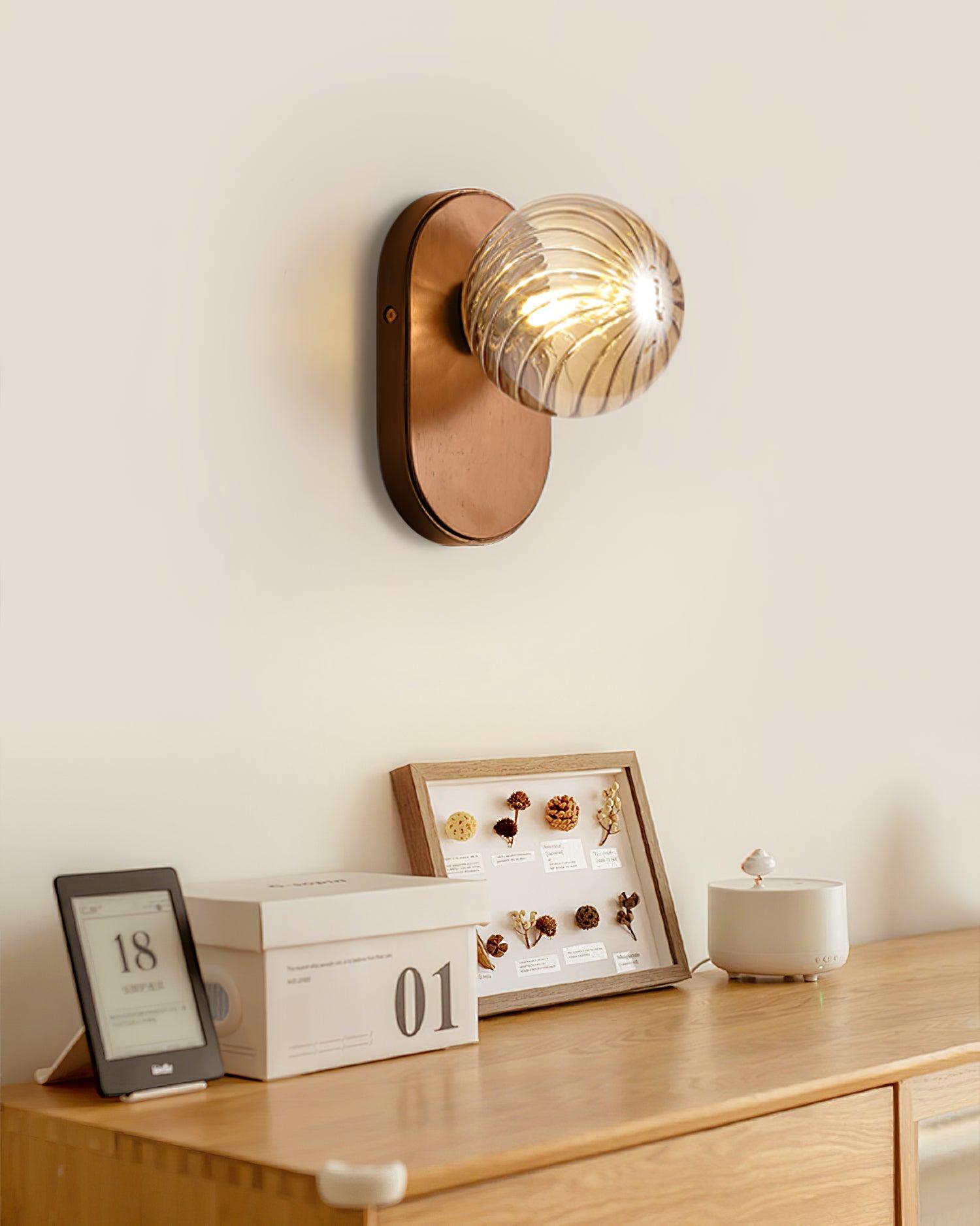 Sawyer Moderne Wandleuchte aus Holz-Letslighting