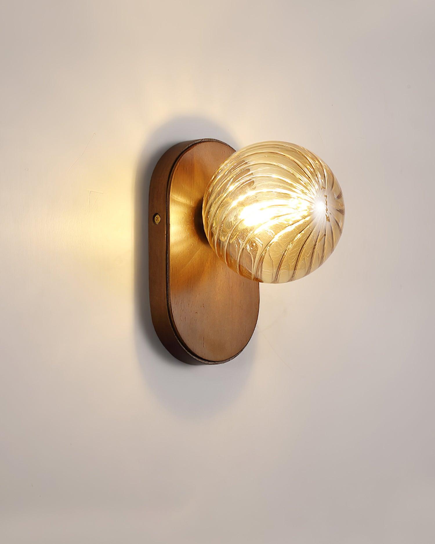 Sawyer Moderne Wandleuchte aus Holz-Letslighting