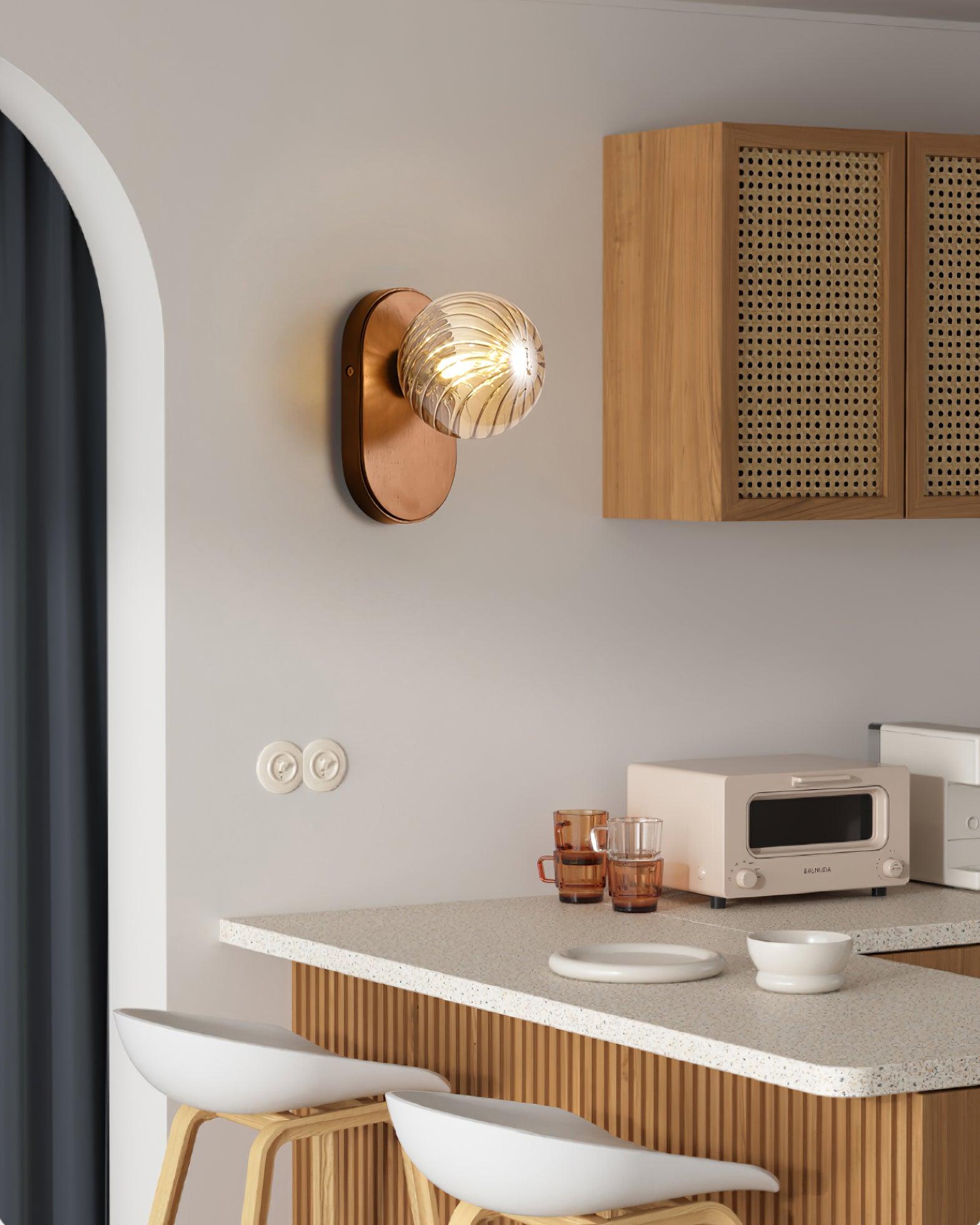 Sawyer Moderne Wandleuchte aus Holz-Letslighting