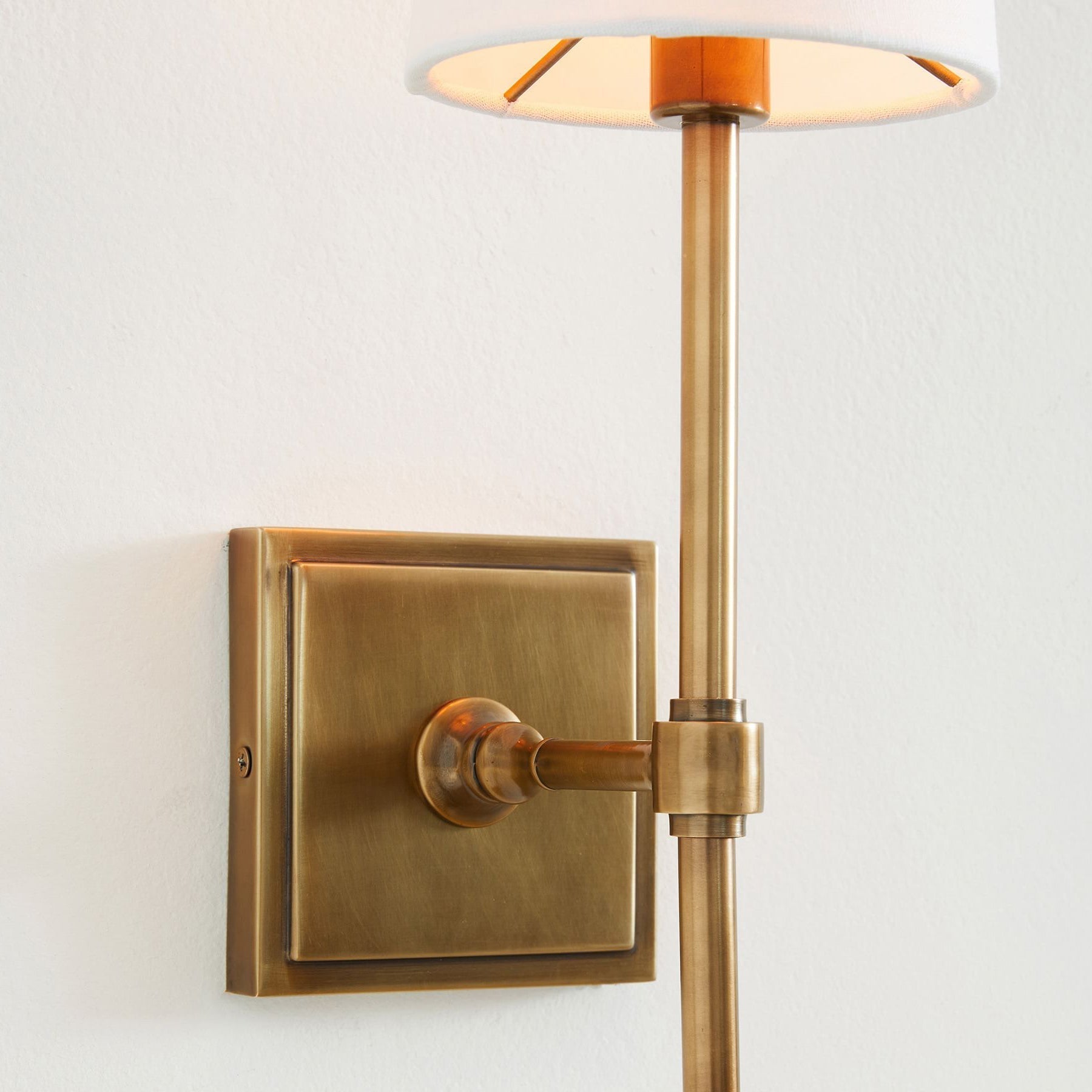 Vicarara Industrielle Vintage Wandleuchte aus Messing mit Stoffbezug-Letslighting