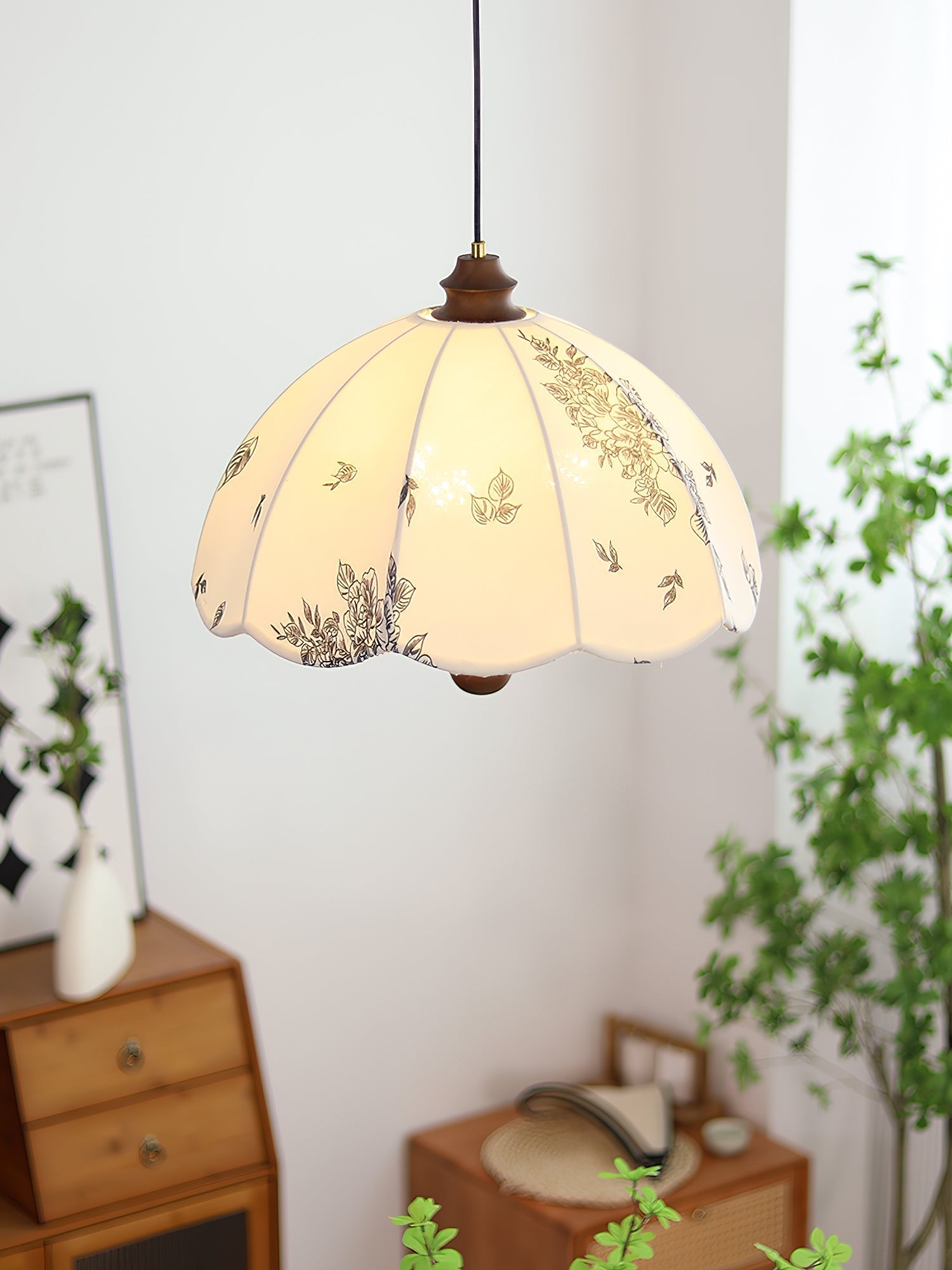 Vevenir Petal Whisper Pendelleuchte aus Holz und Stoff-Letslighting