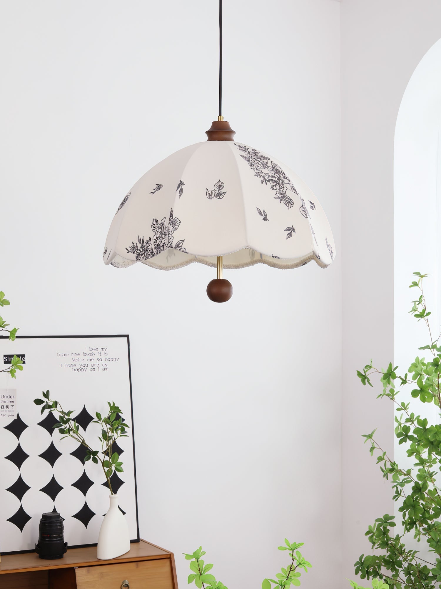 Vevenir Petal Whisper Pendelleuchte aus Holz und Stoff-Letslighting