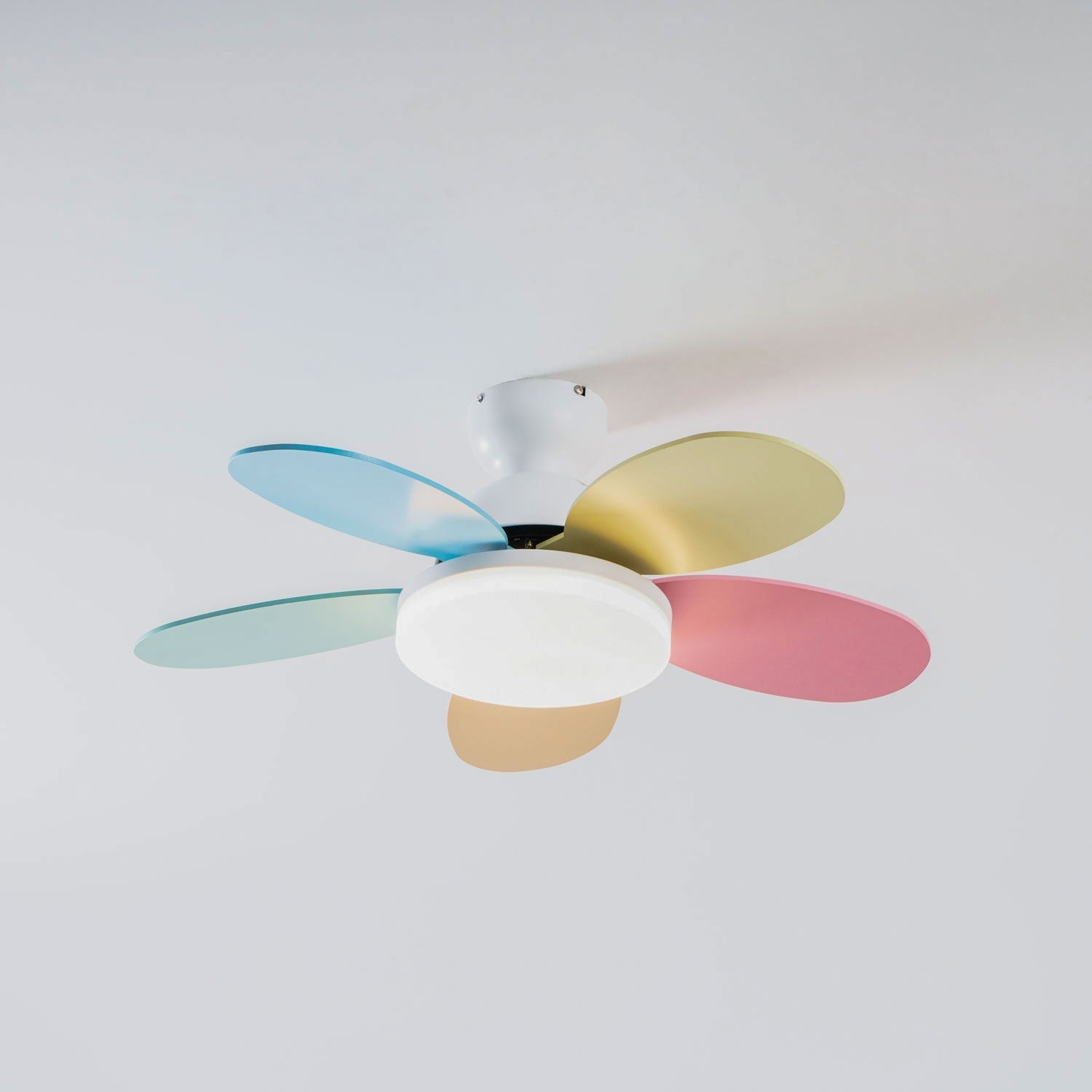 Liora Bunter Glas-Deckenventilator mit Beleuchtung, eine Übersicht seiner Funktionen